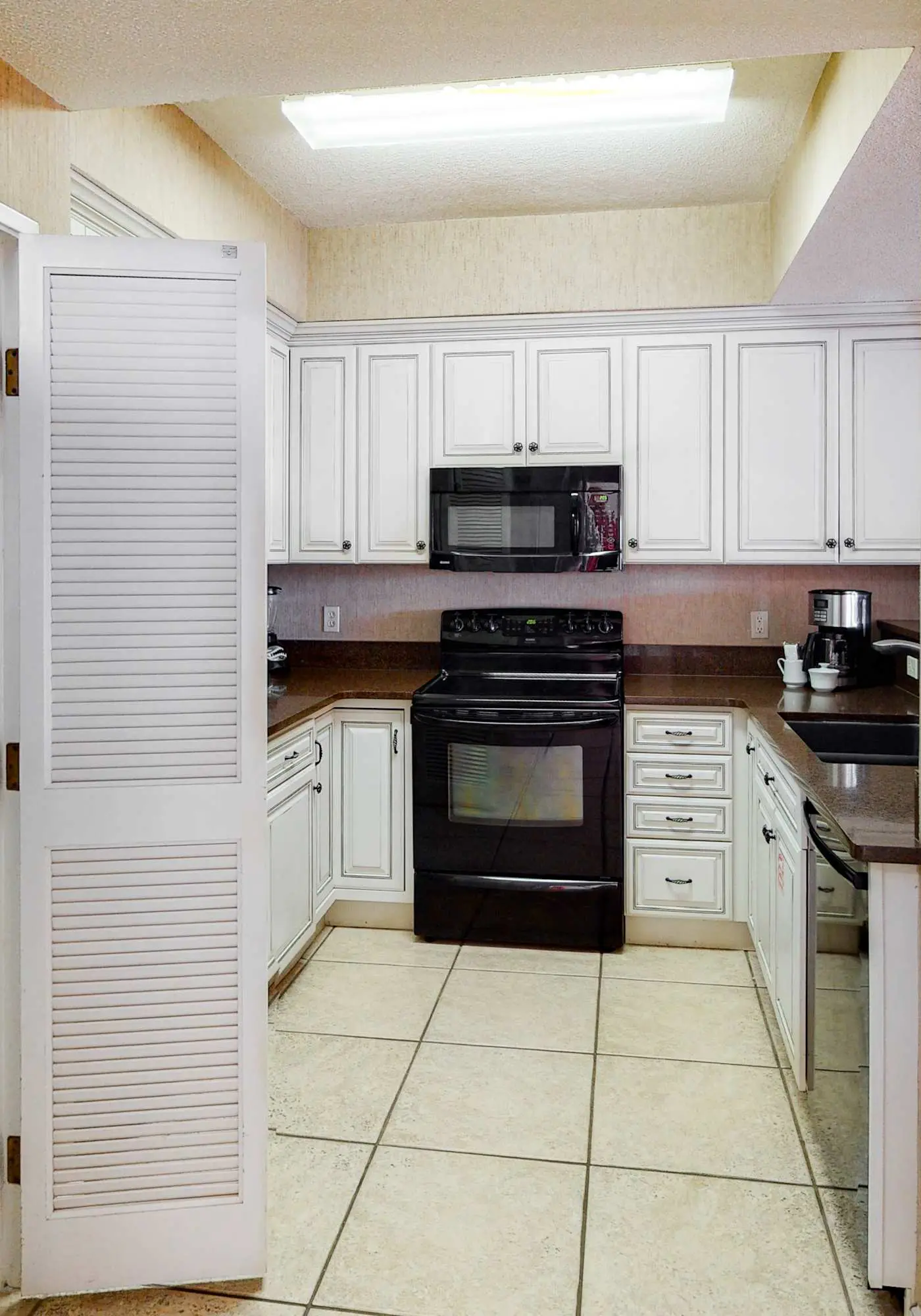 2BR Gulf view, private balcony, pool access