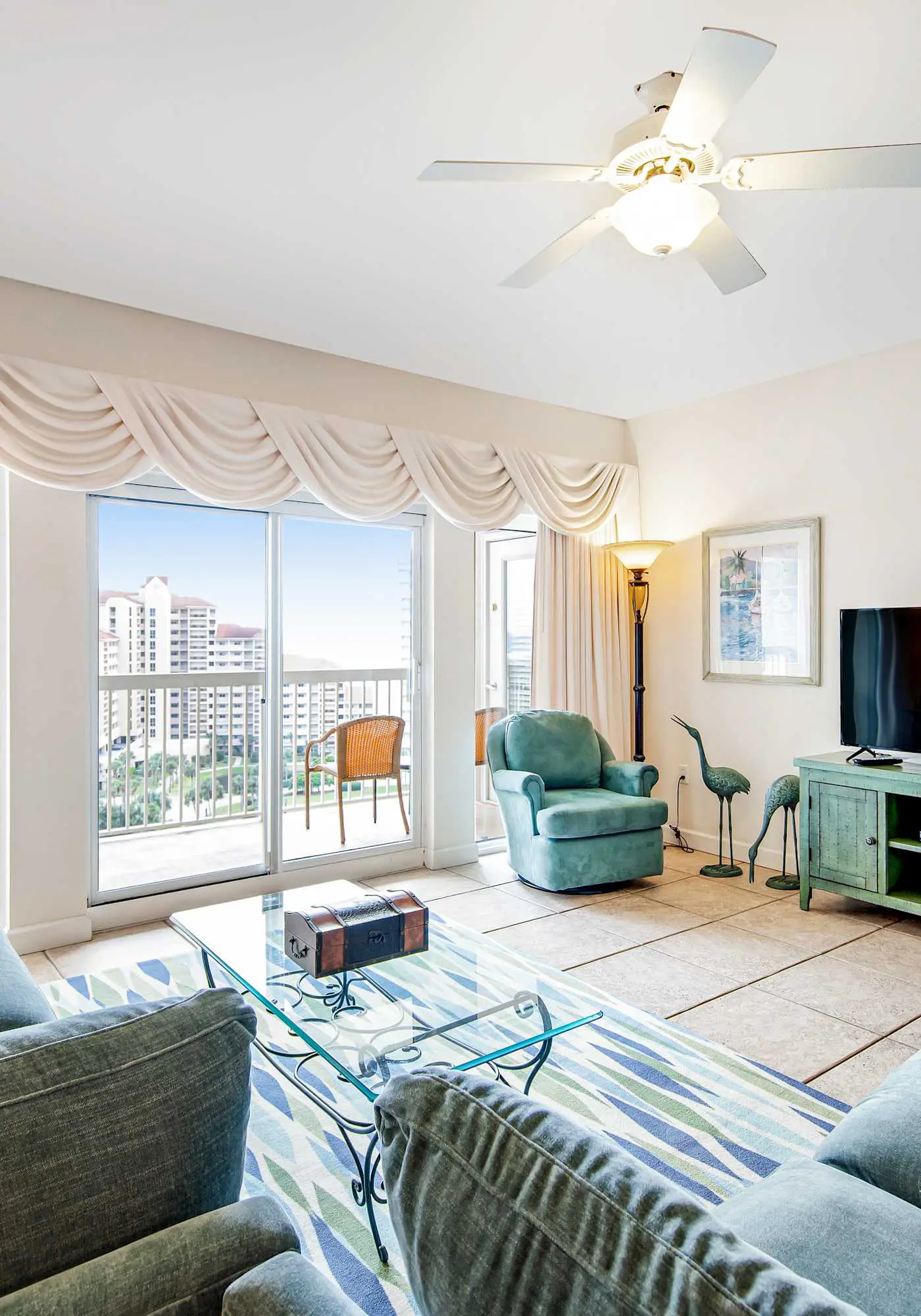 2BR Gulf view, private balcony, pool access
