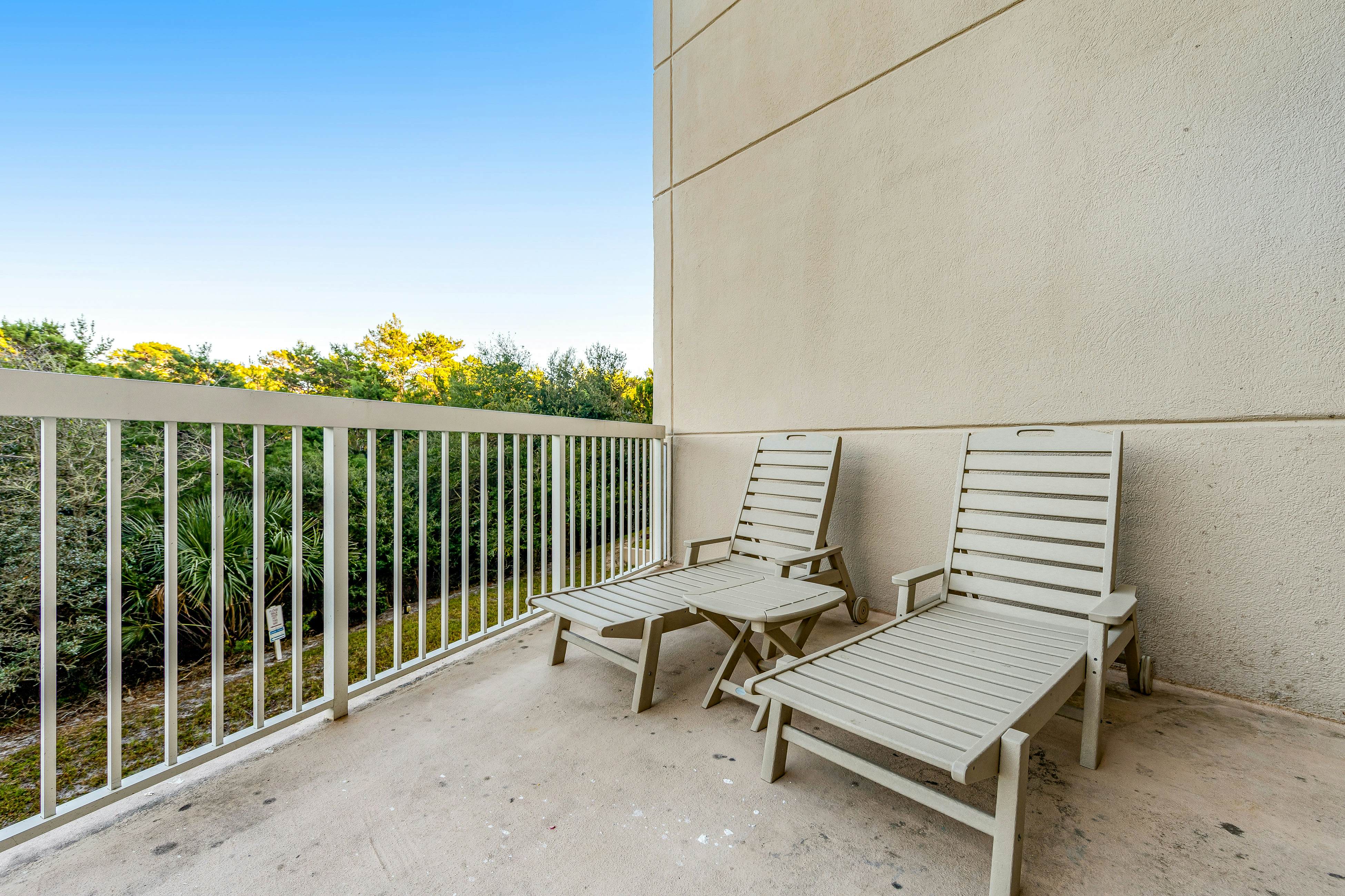 Waterfront Condo with Pool and Sauna