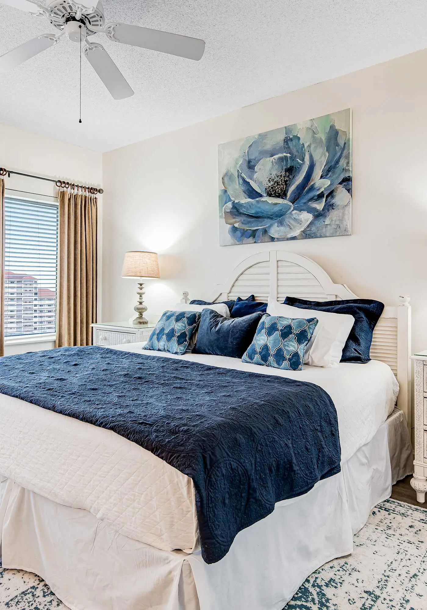 Exclusive Gulf view condo with hot tub access
