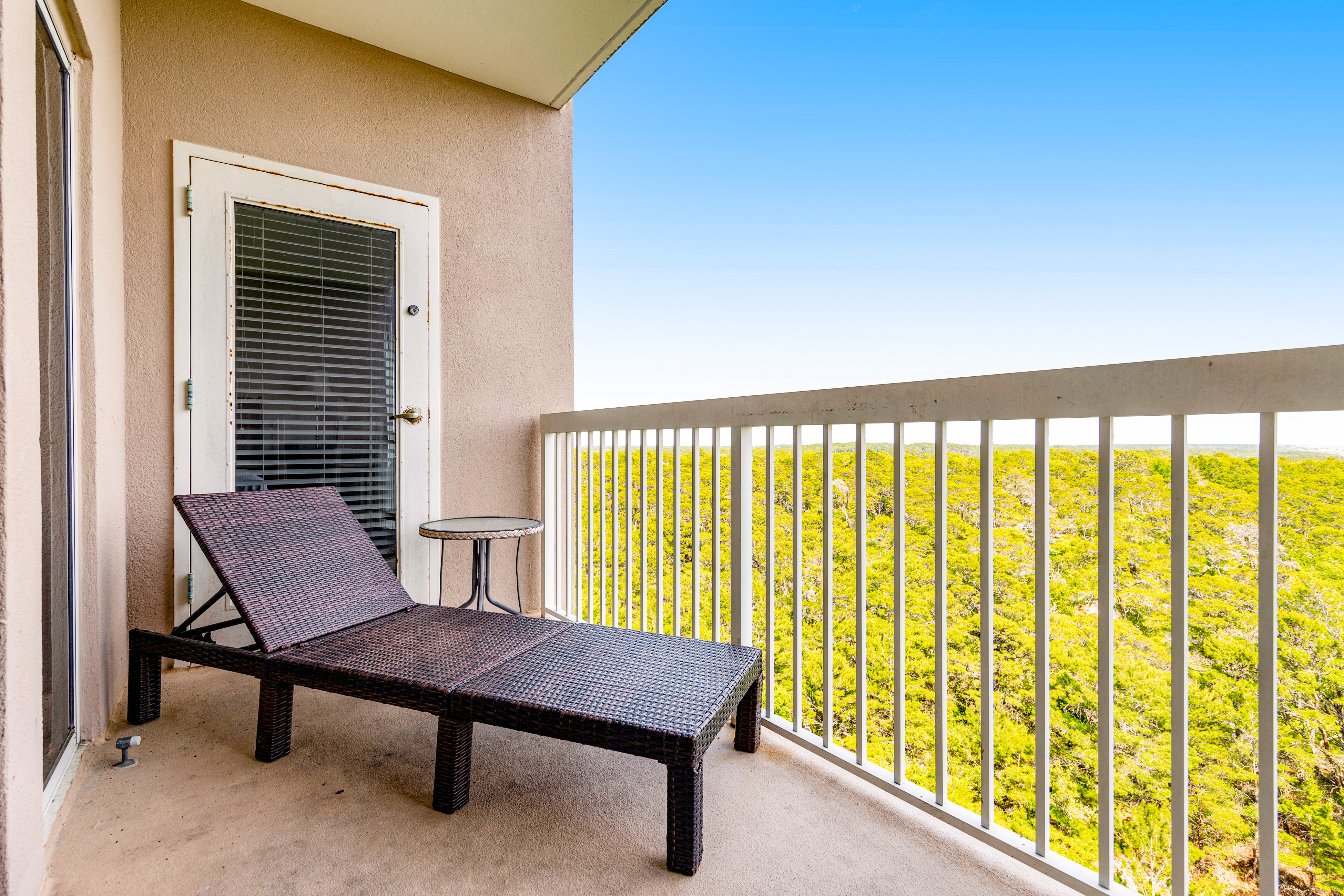 2BR Gulf View Condo with Pools and Beach Tram