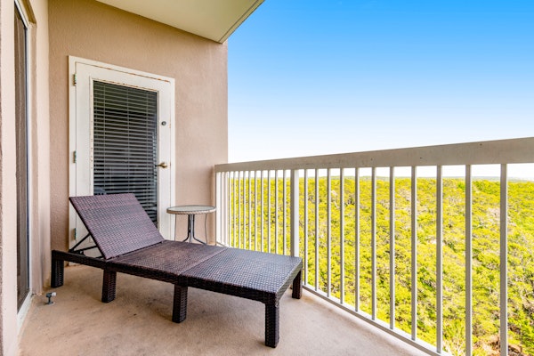 2BR Gulf View Condo with Pools and Beach Tram