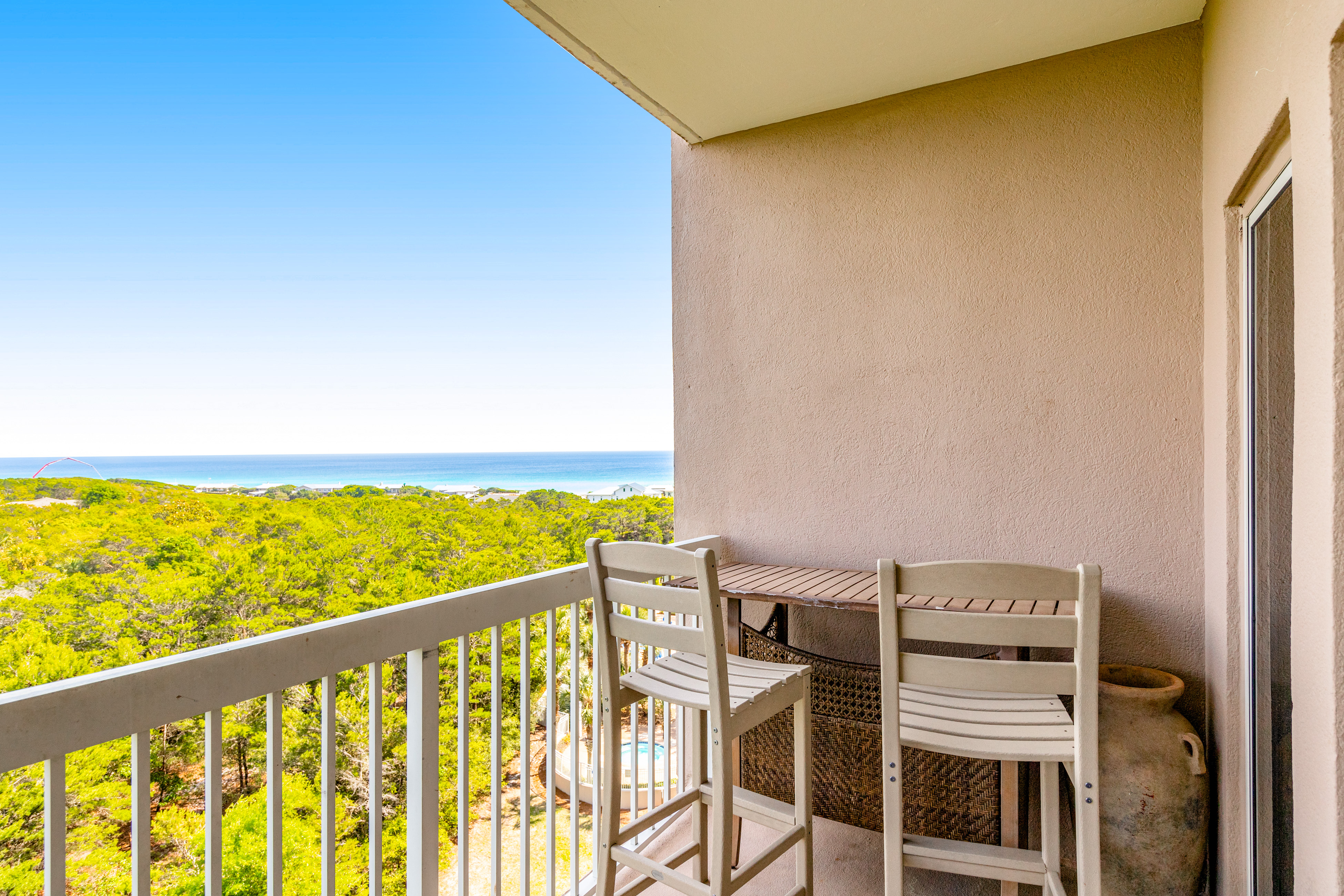 2BR Gulf View Condo with Pools and Beach Tram