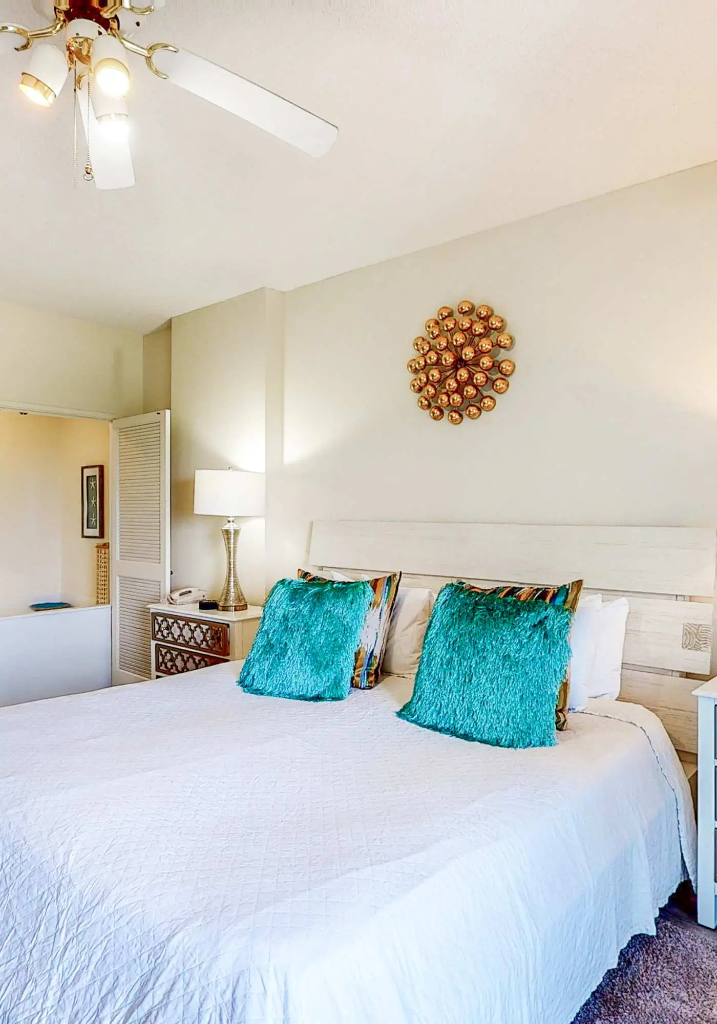 Studio for 2: pool, beach access & balcony