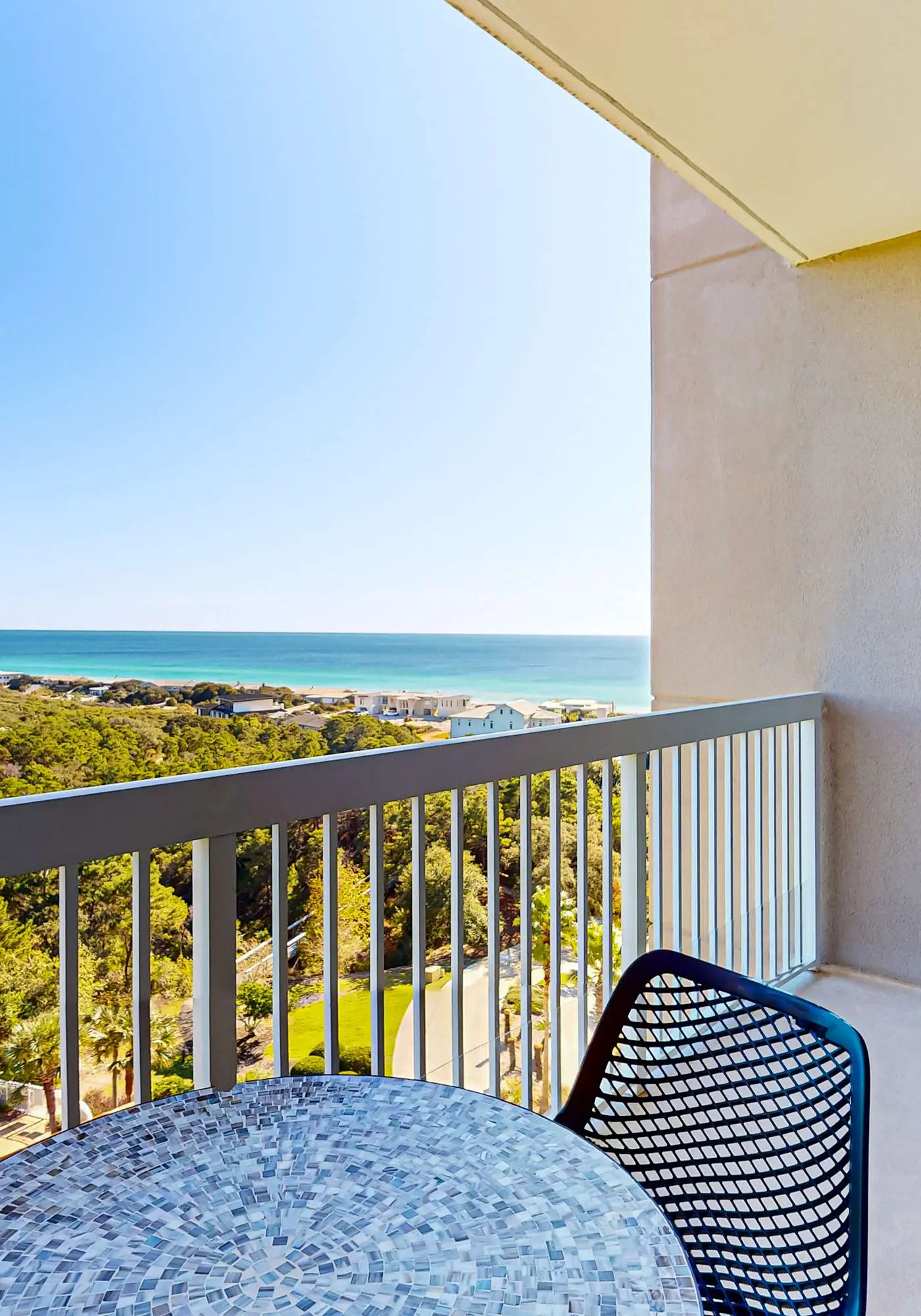 Exclusive studio: balcony, pool, hot tub