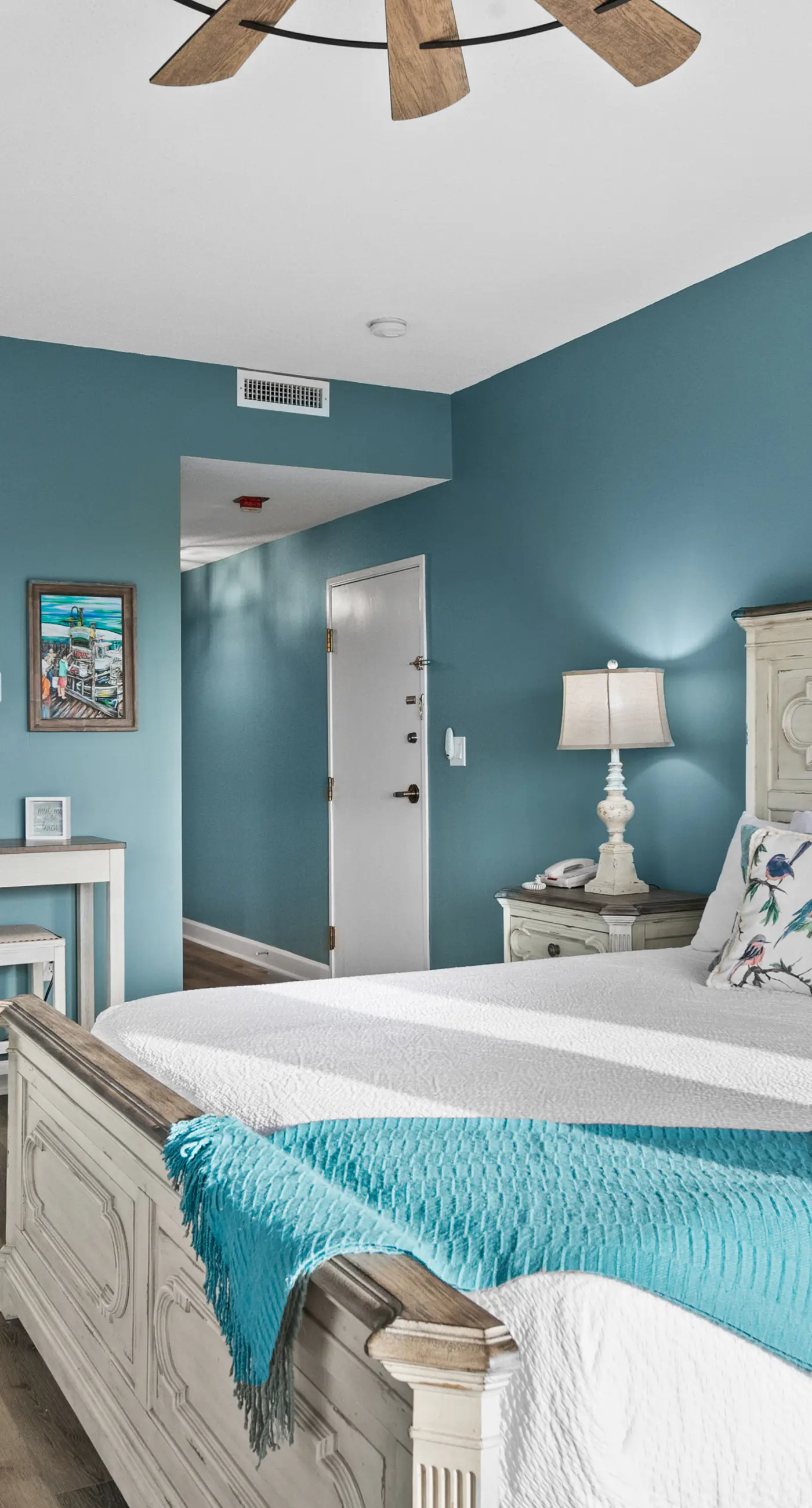 Remodeled Ocean View Suite with Balcony and Pool