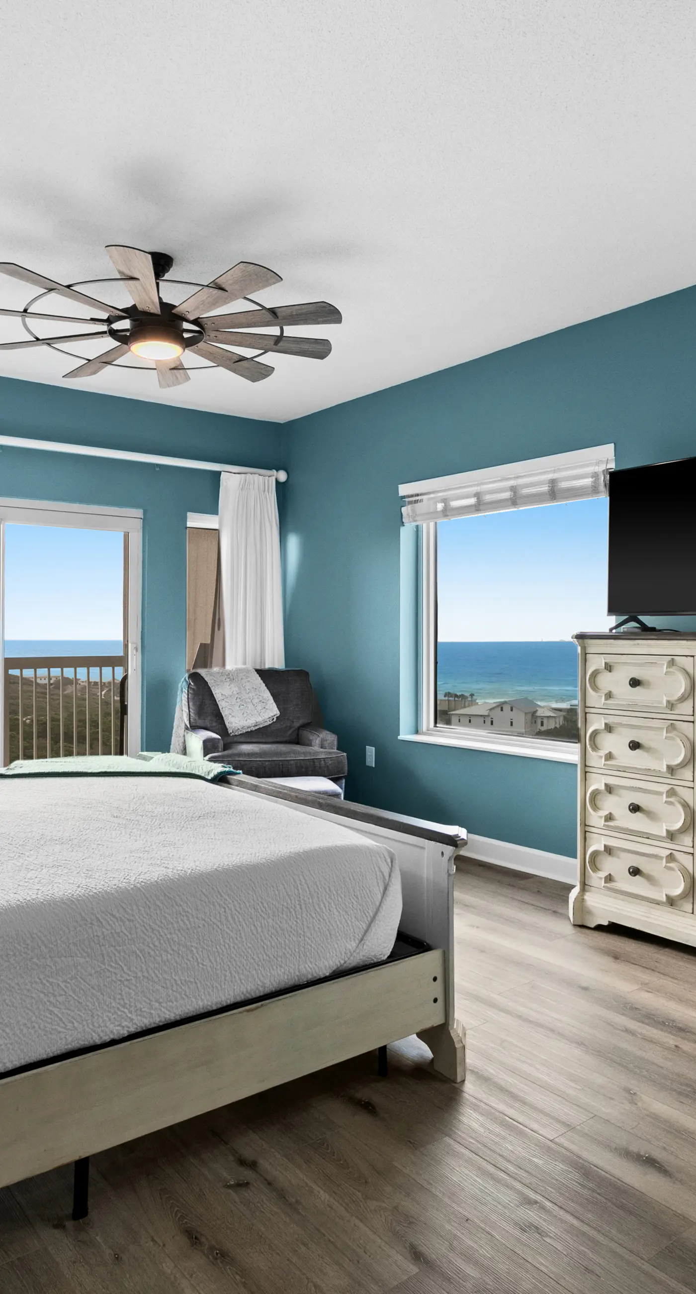 Remodeled Ocean View Suite with Balcony and Pool