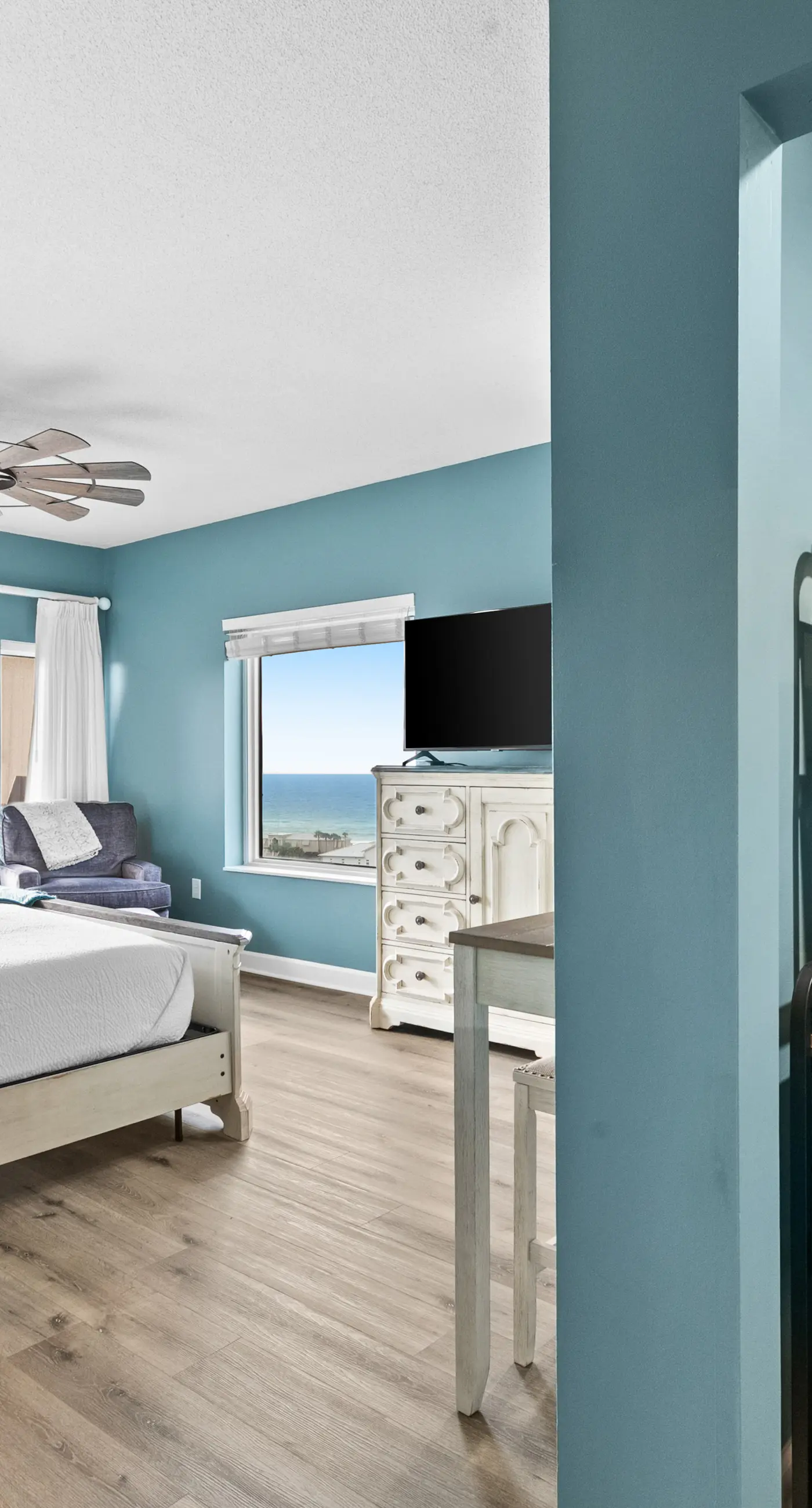 Remodeled Ocean View Suite with Balcony and Pool