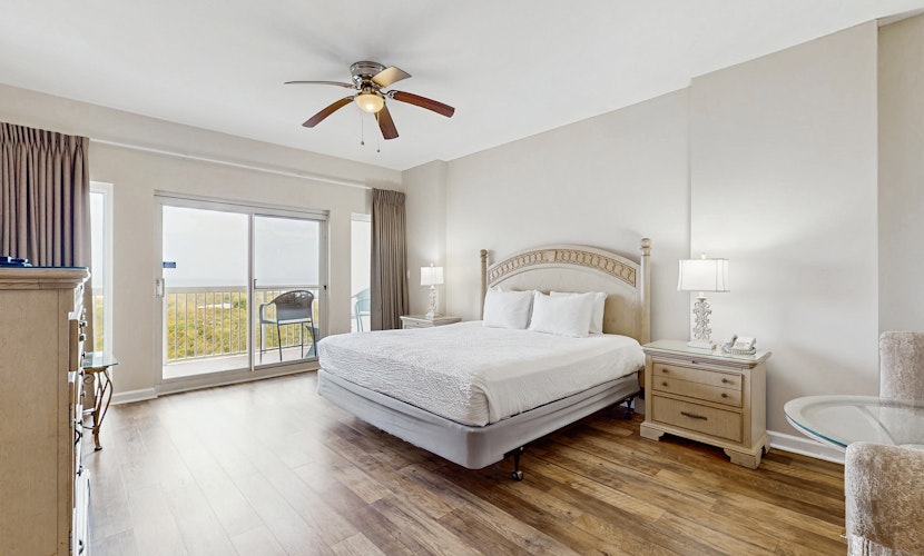 Studio with Gulf Views and Shared Pool