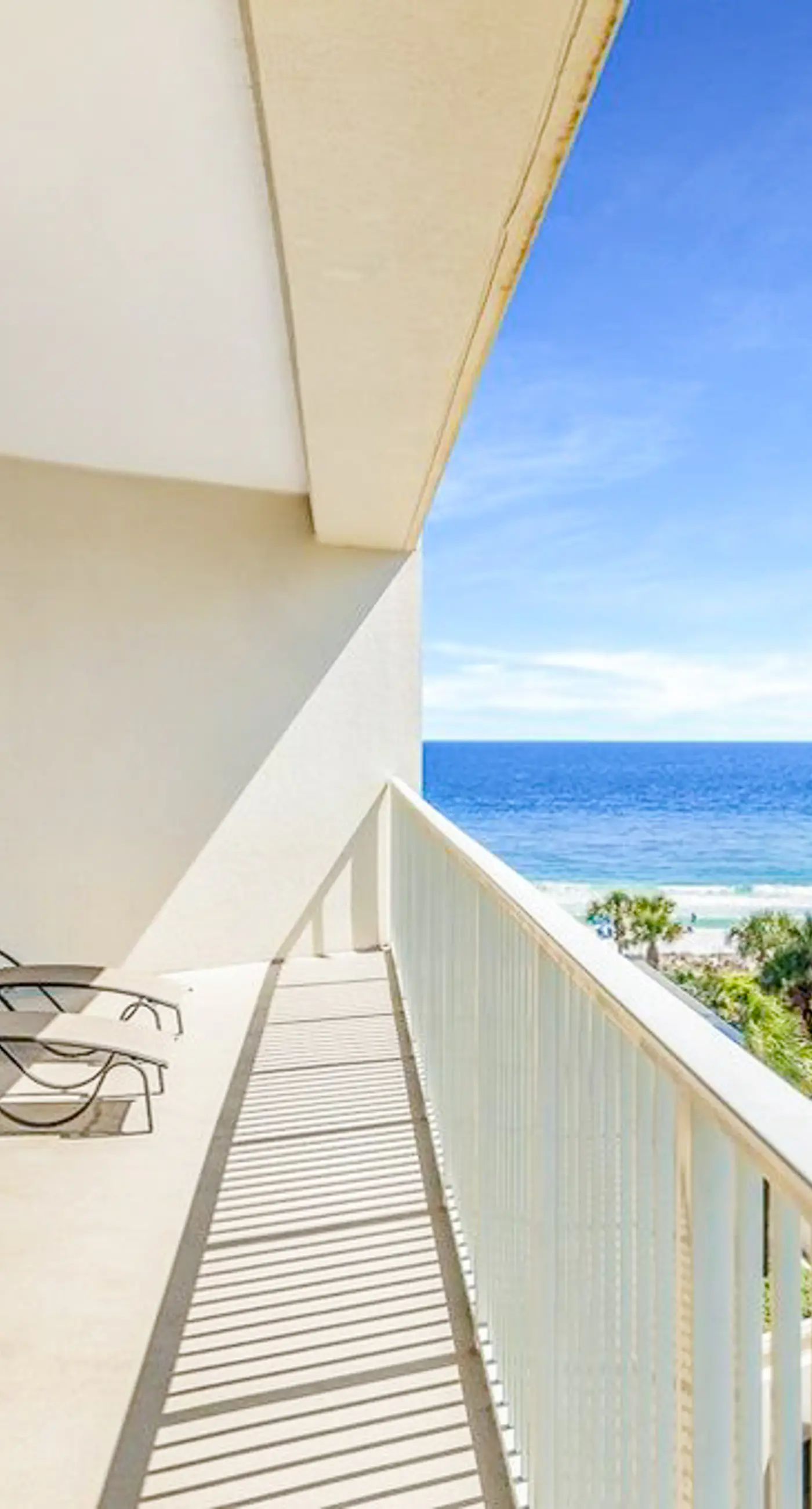 Oceanfront condo: Gulf views, pools, hot tub