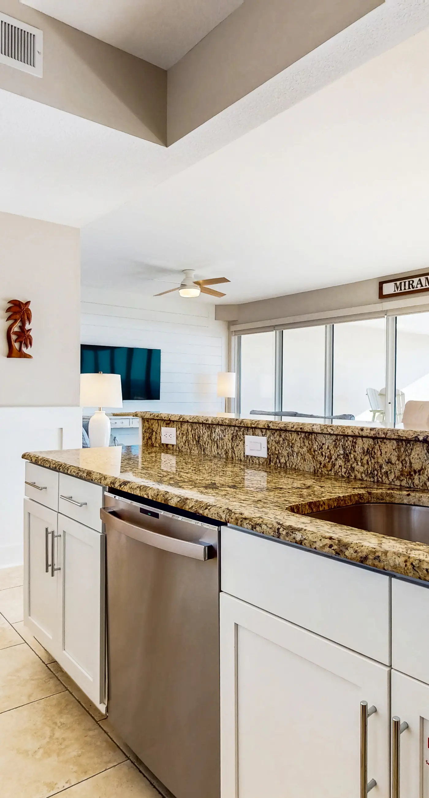 Exclusive beachfront: Gulf views, sleeps 6