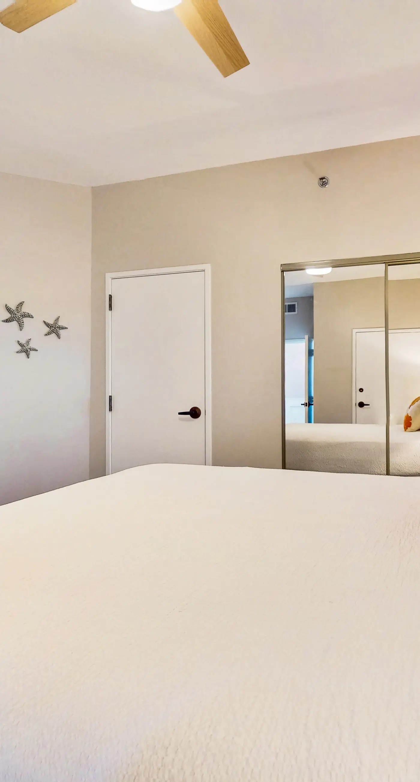 Exclusive beachfront: Gulf views, sleeps 6