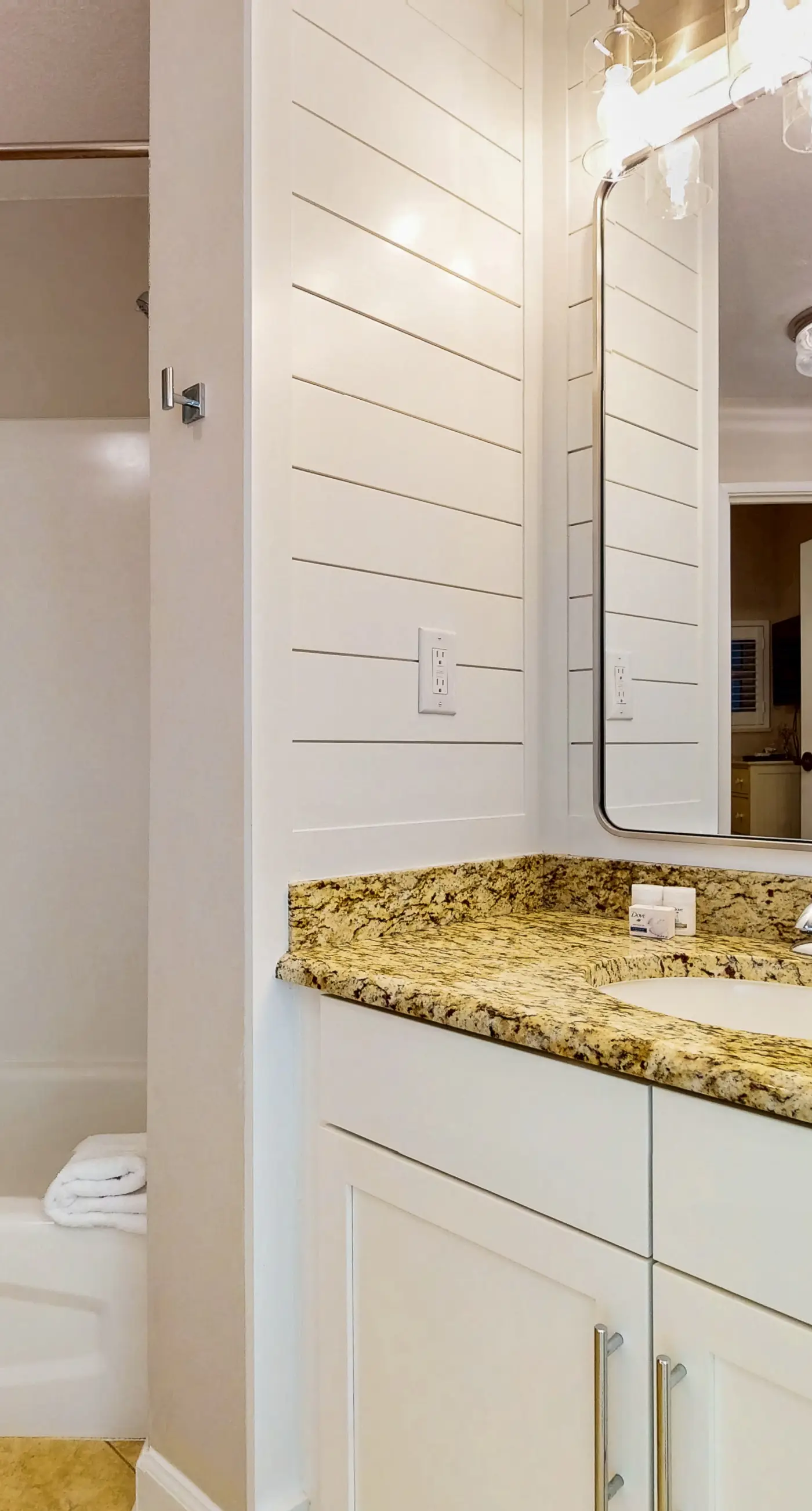 Exclusive beachfront: Gulf views, sleeps 6