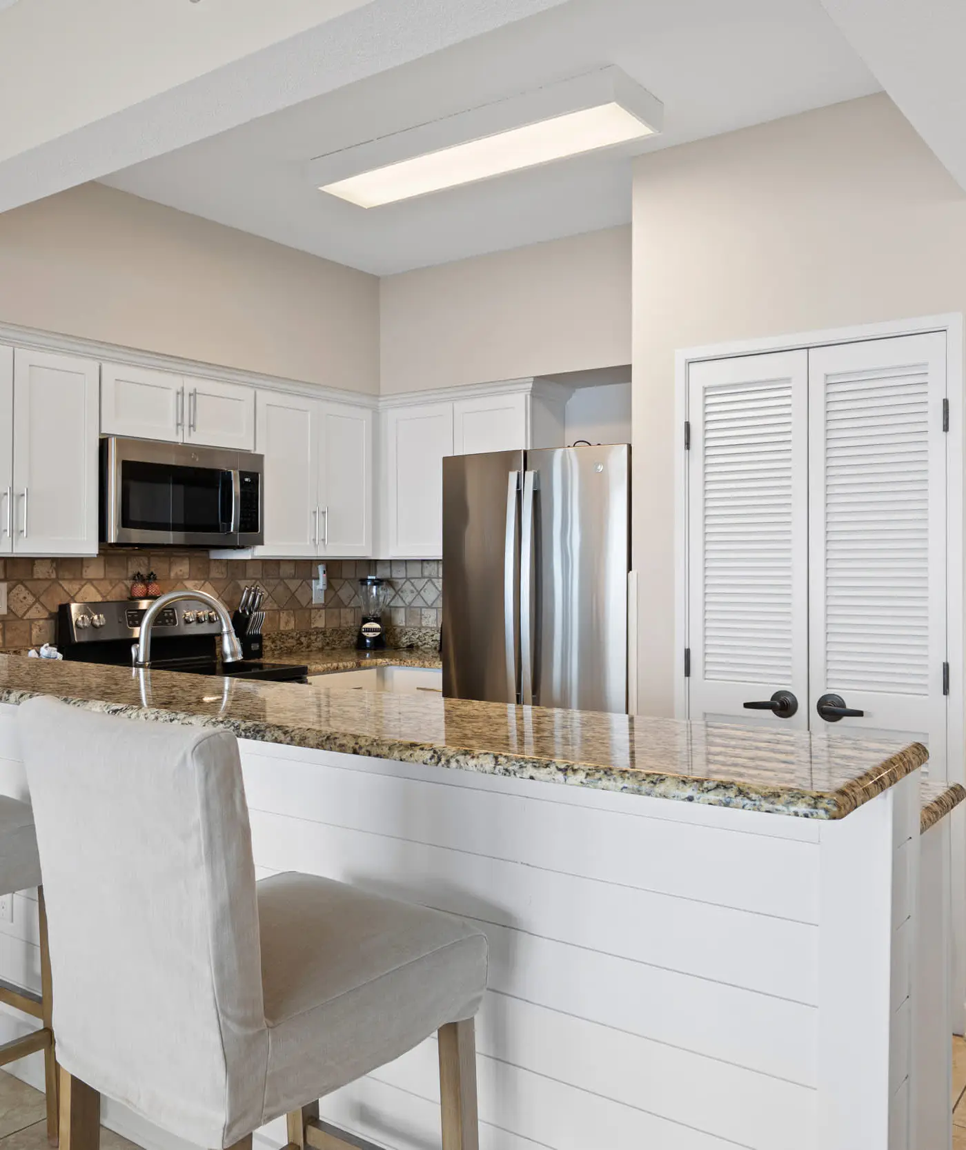 Exclusive beachfront: Gulf views, sleeps 6