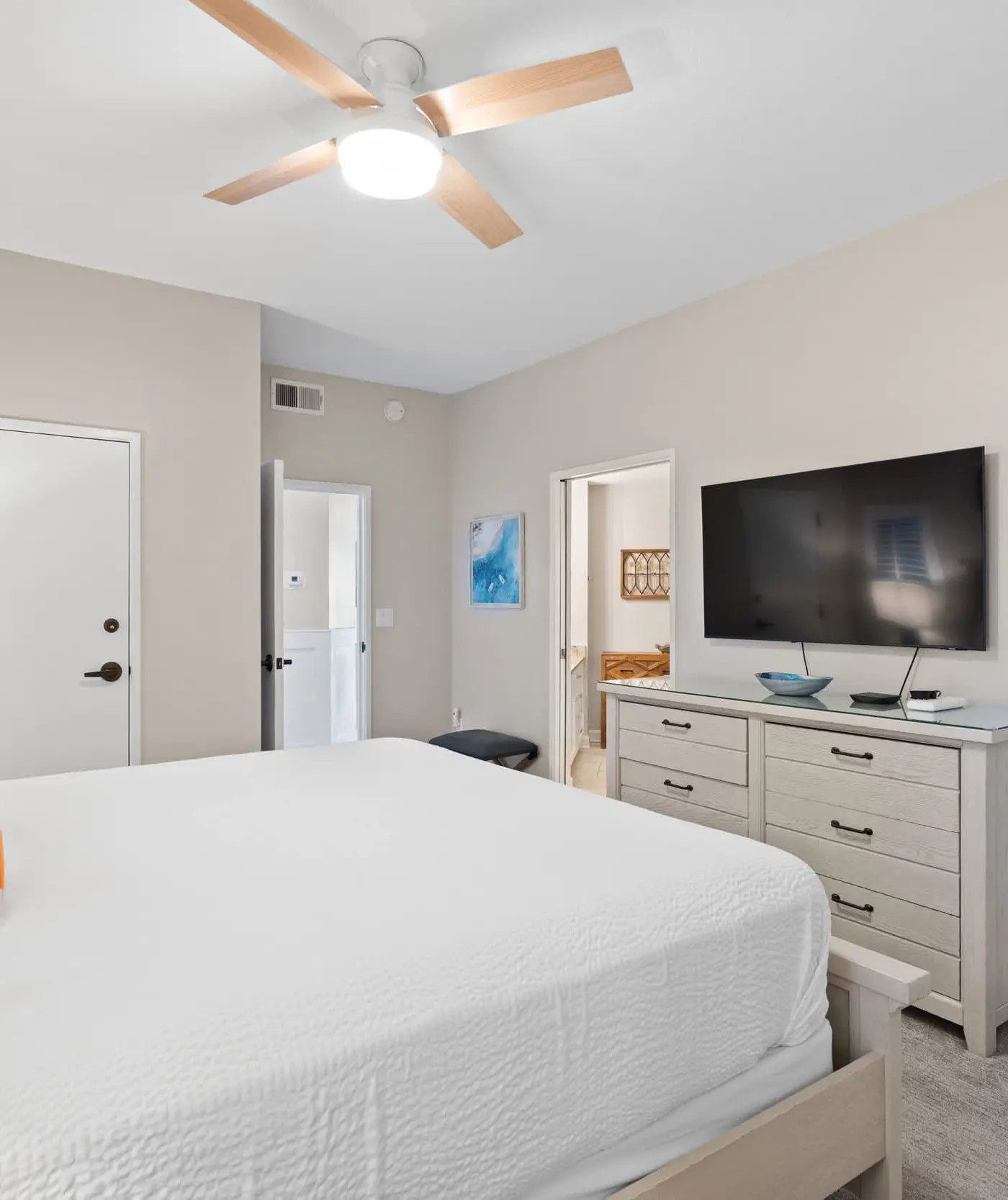Exclusive beachfront: Gulf views, sleeps 6