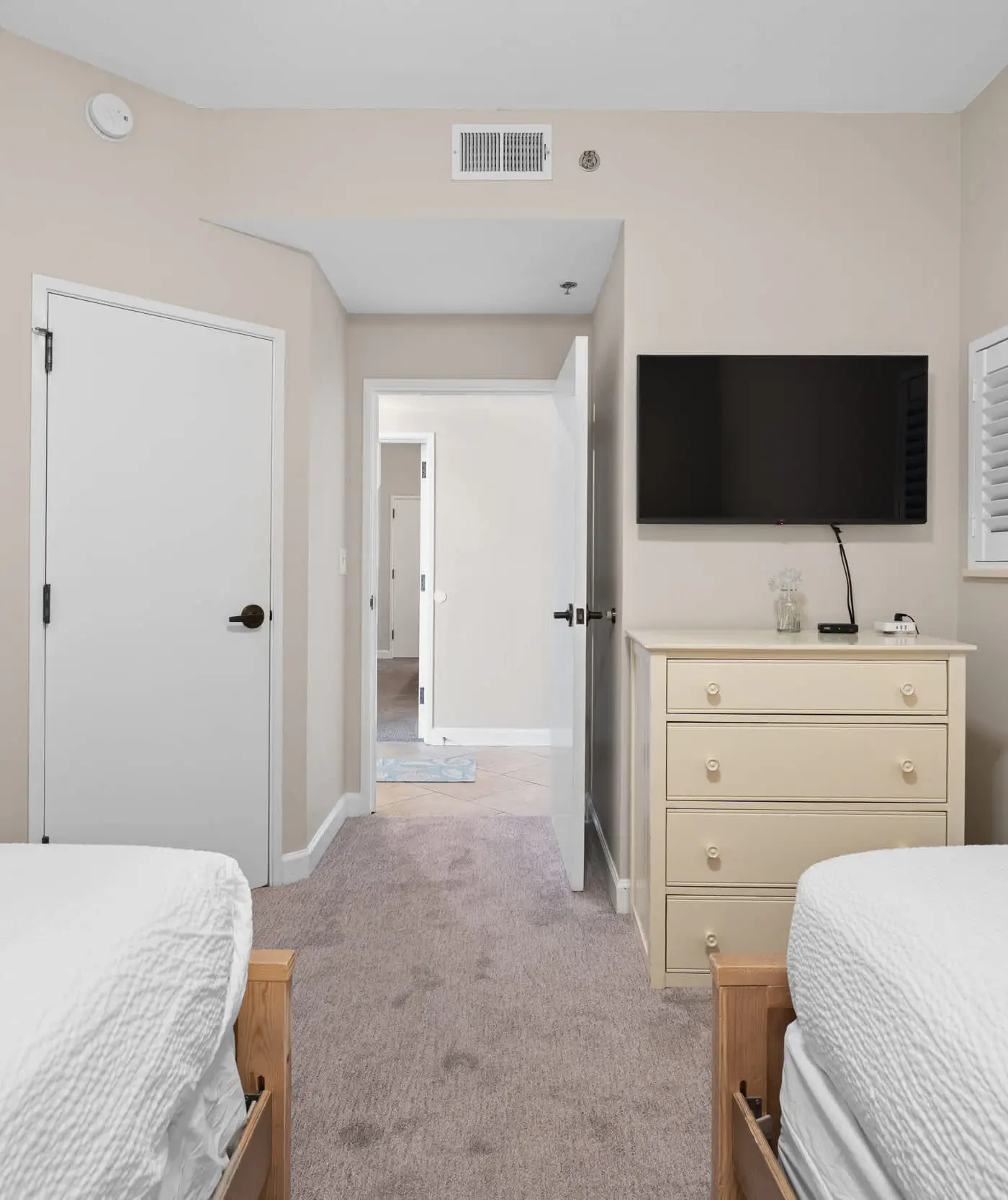 Exclusive beachfront: Gulf views, sleeps 6