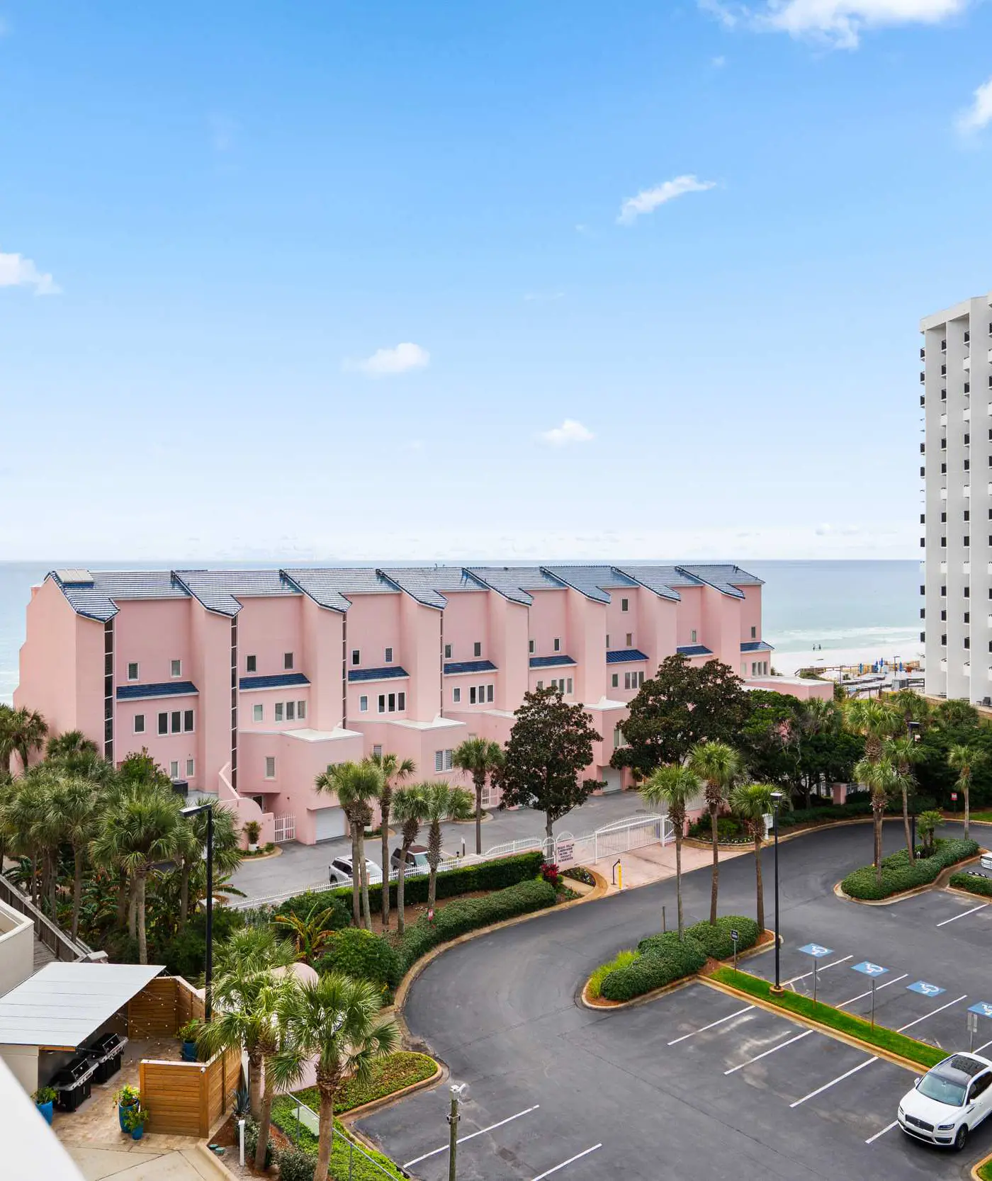 Exclusive beachfront: Gulf views, sleeps 6