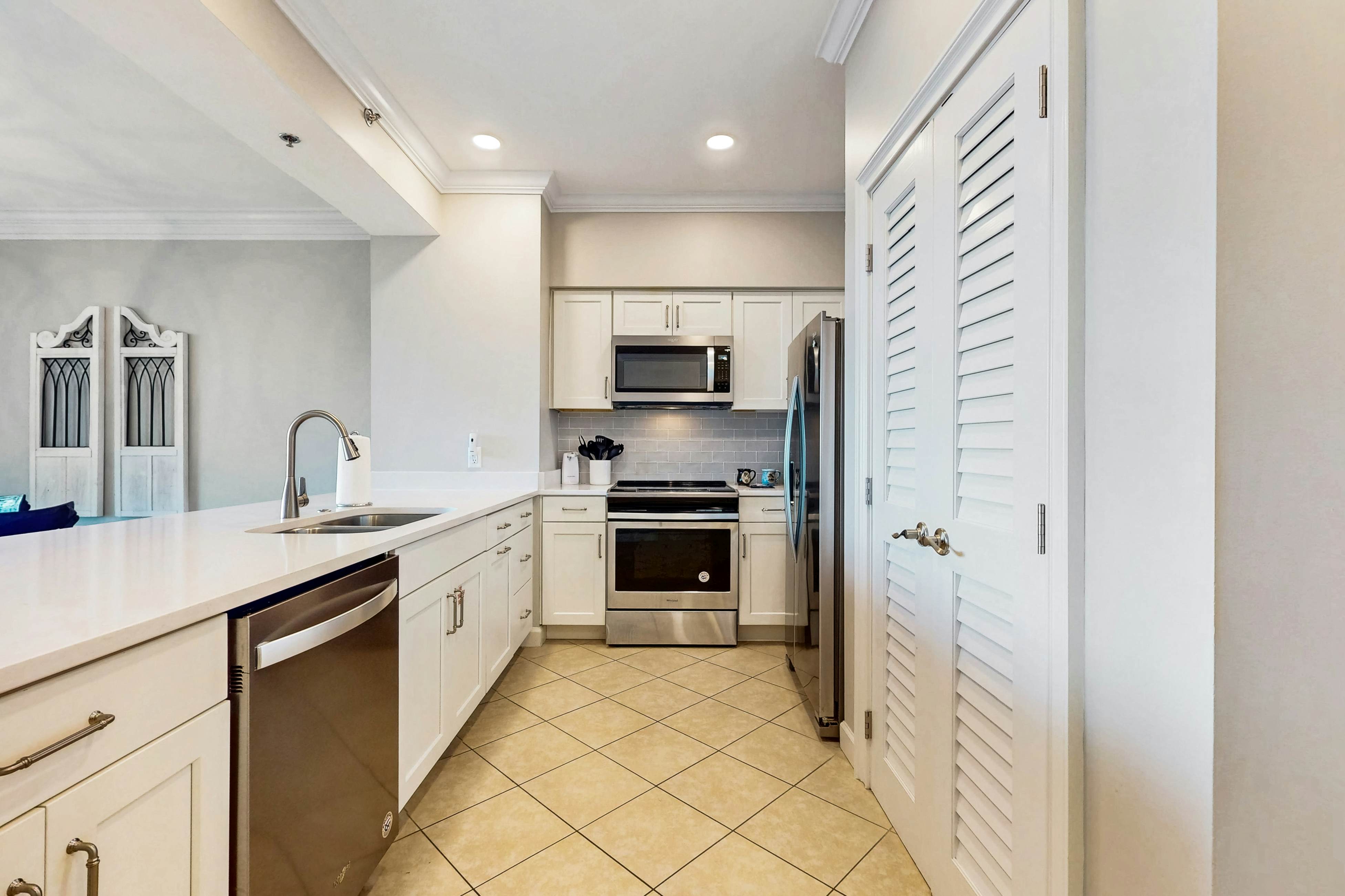 Gulf-Front Condo with Pools Hot Tub and Tennis