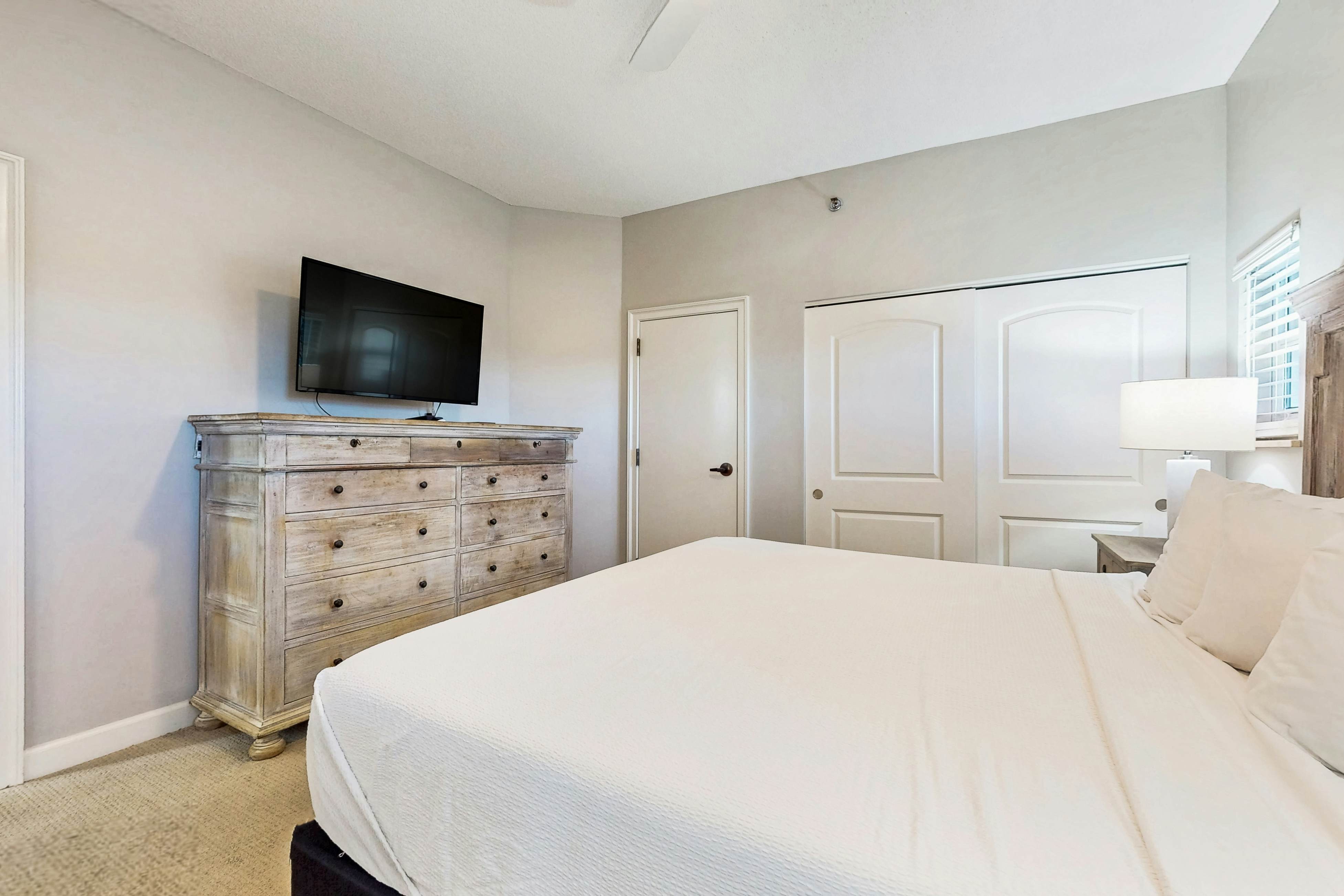 Gulf-Front Condo with Pools Hot Tub and Tennis