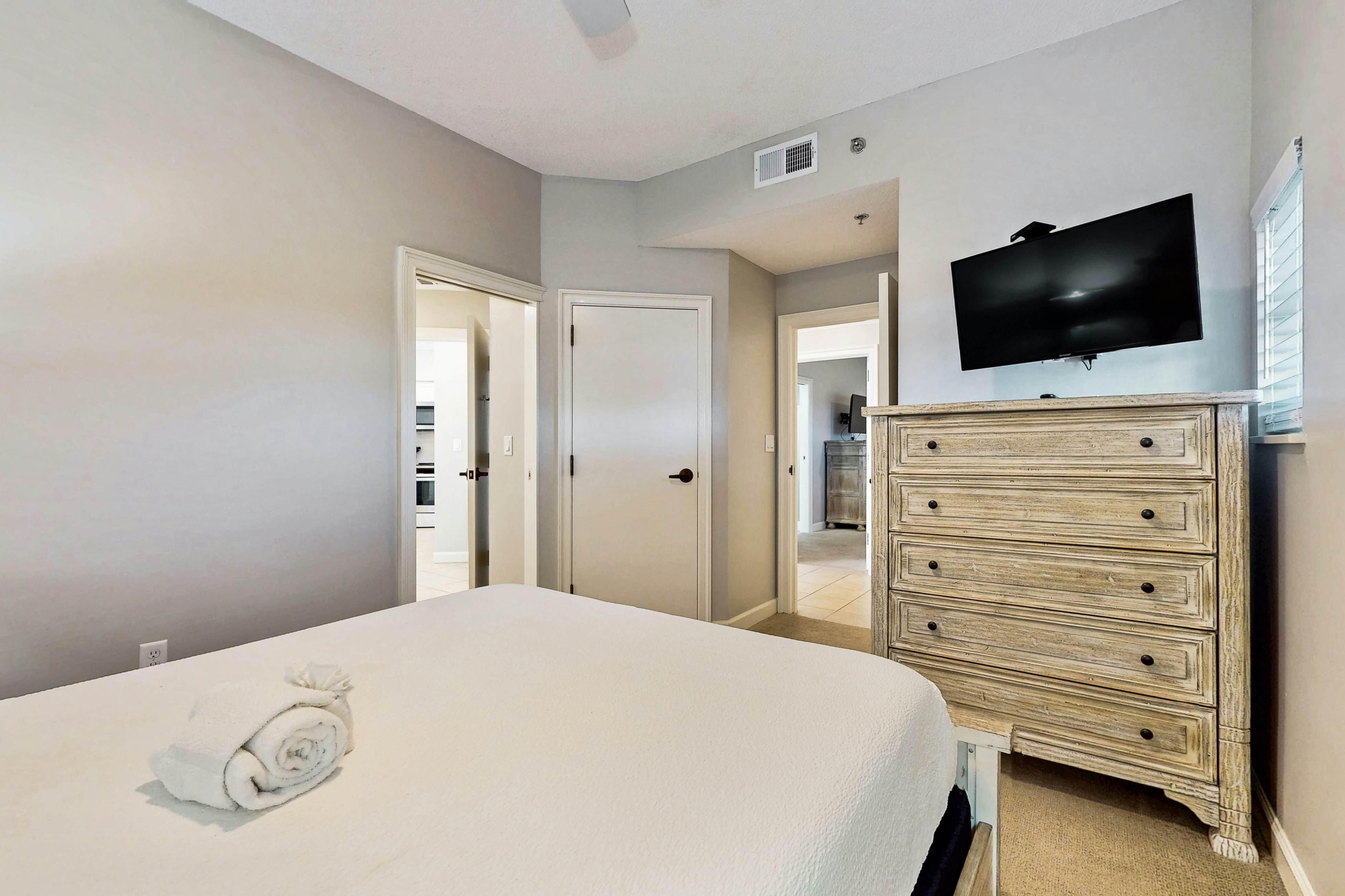 Gulf-Front Condo with Pools Hot Tub and Tennis