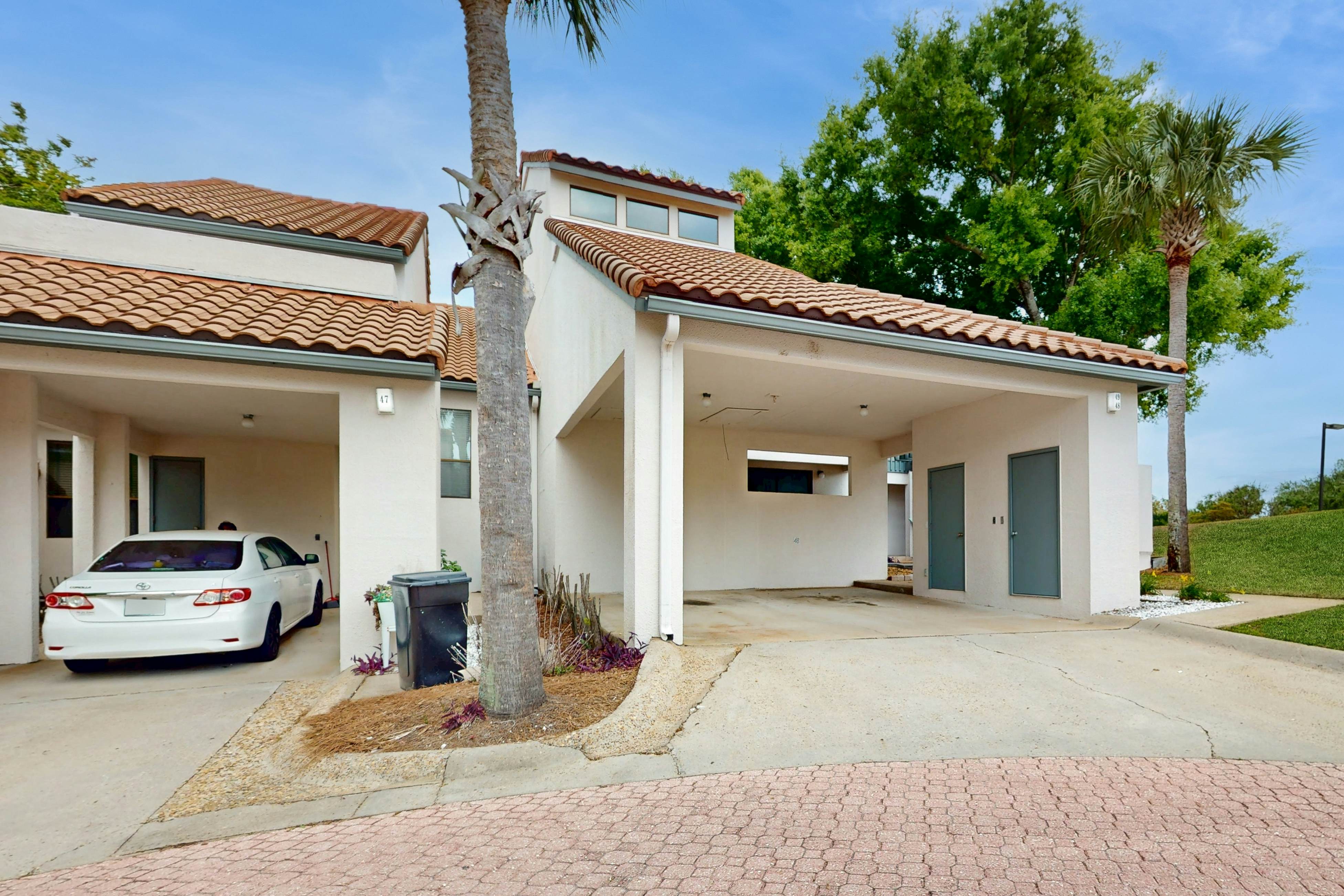 Ground-Floor Condo Near Pool and Beach Tram