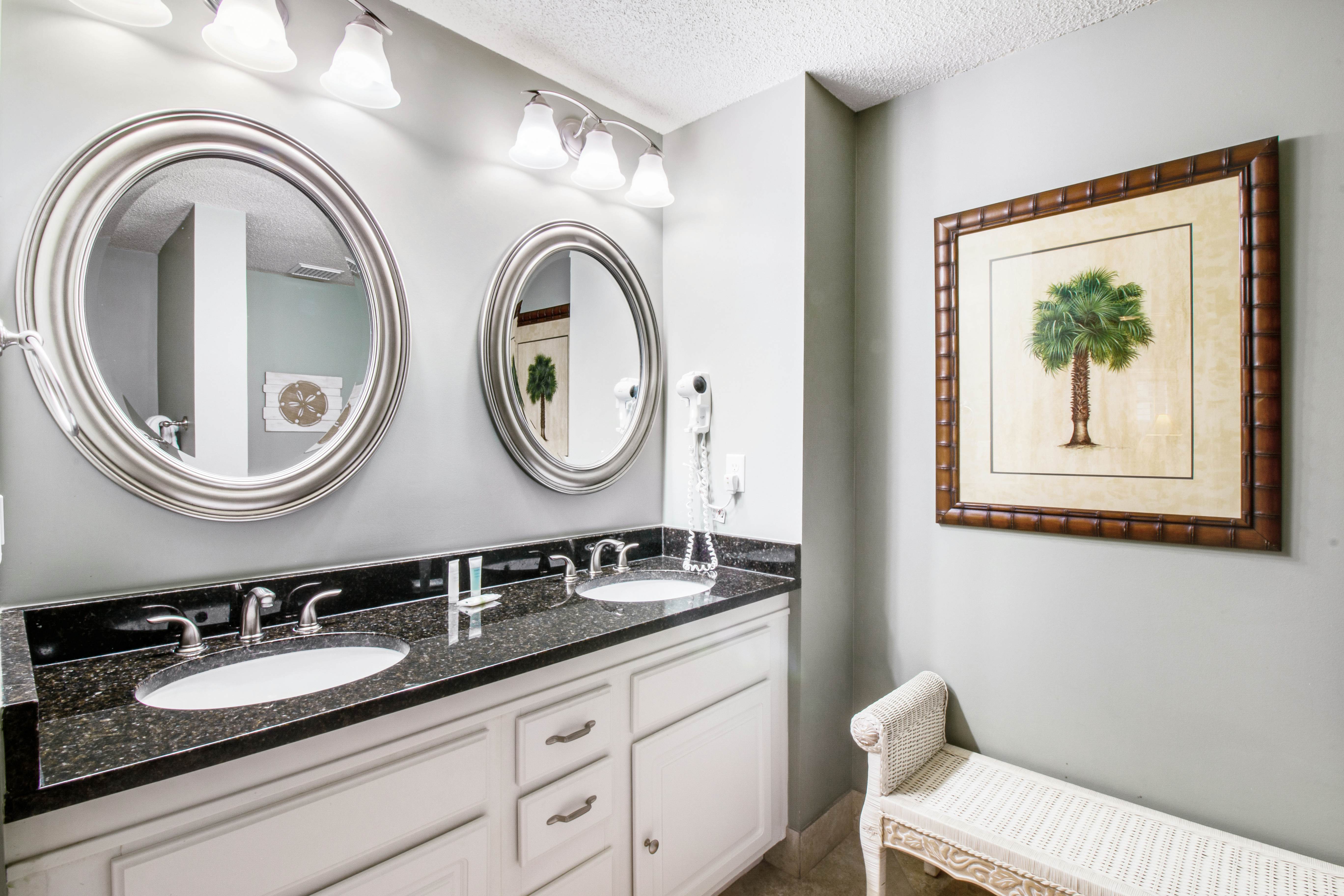 Gulf-Front Condo with Balcony Pools and Gym