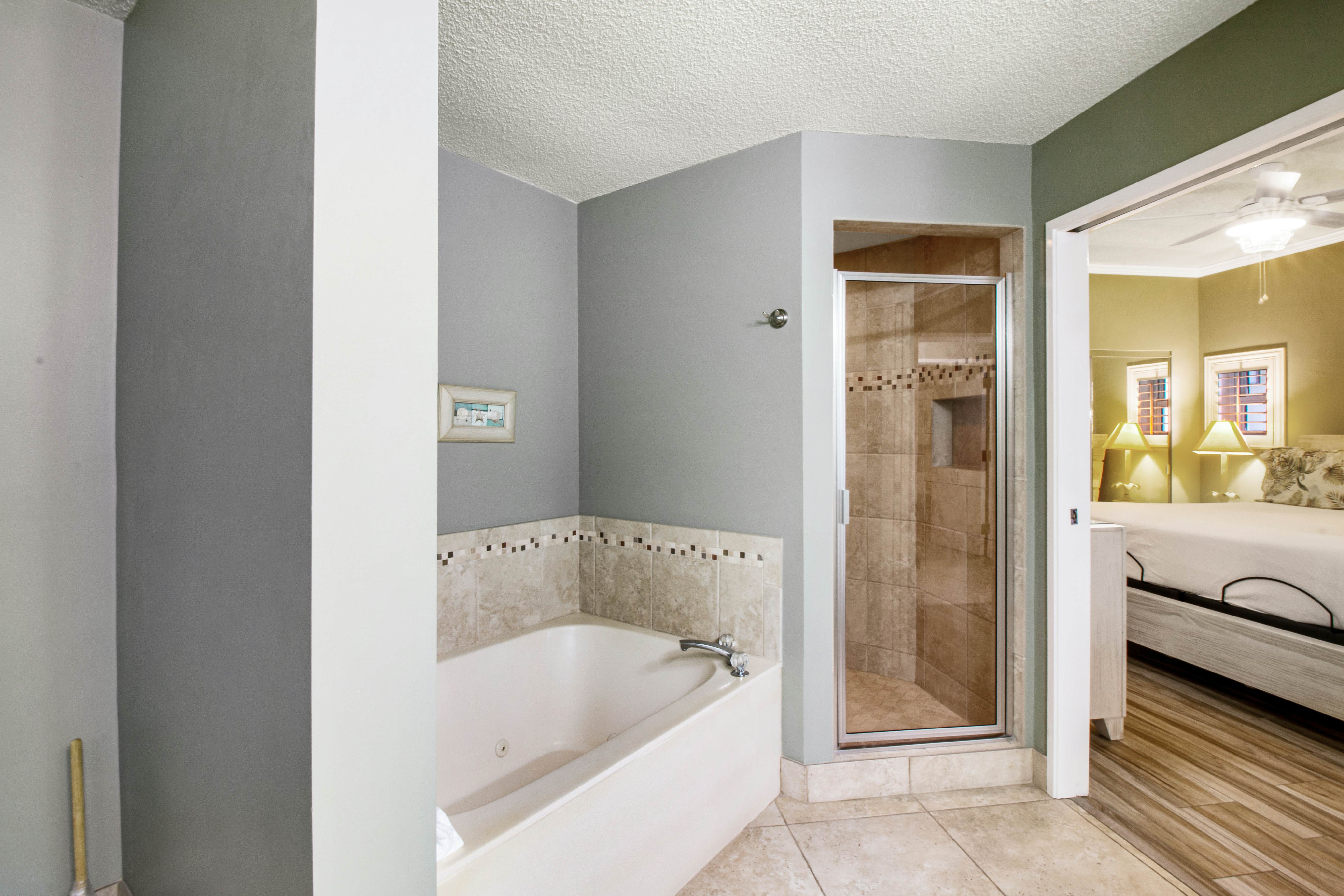 Gulf-Front Condo with Balcony Pools and Gym