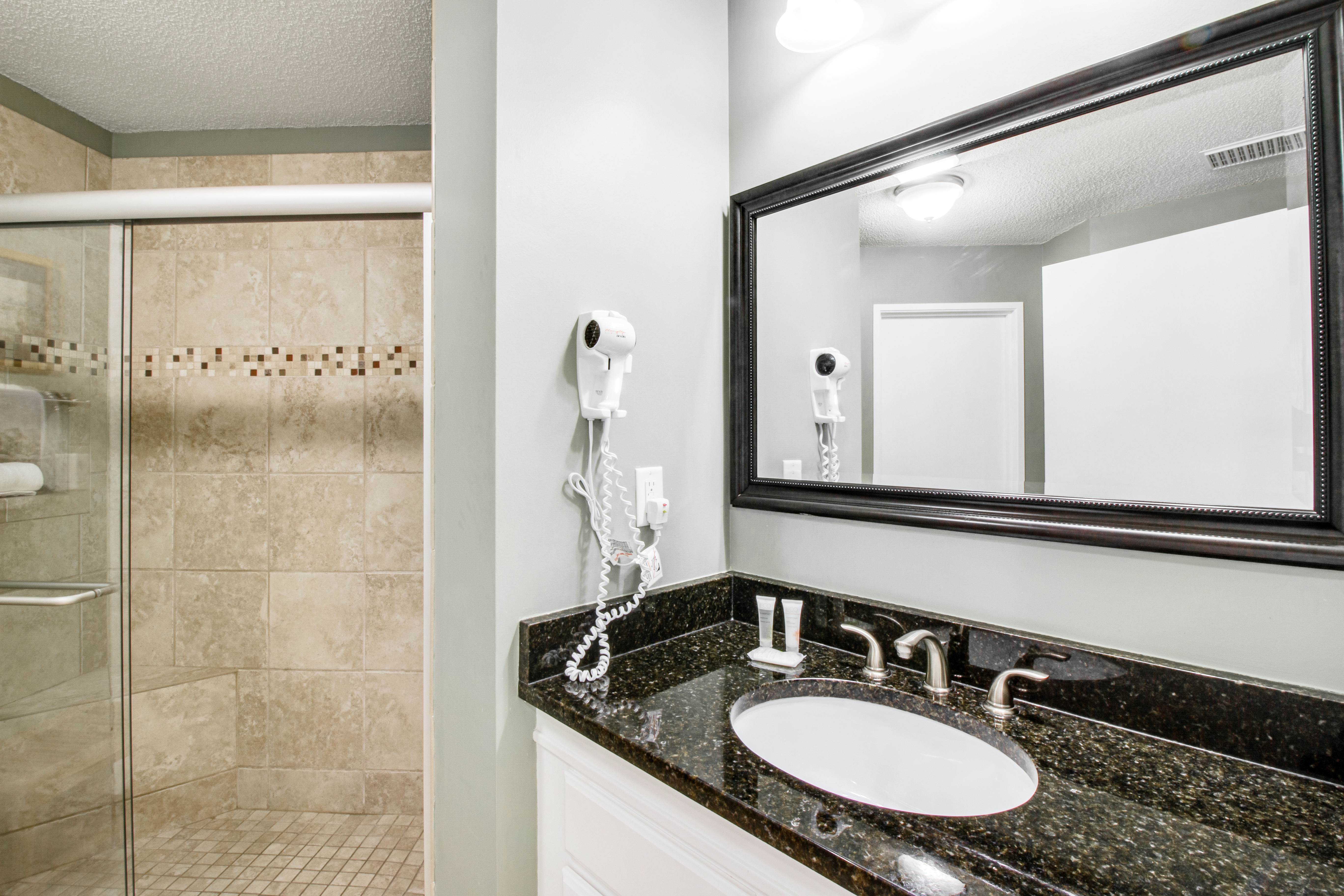 Gulf-Front Condo with Balcony Pools and Gym