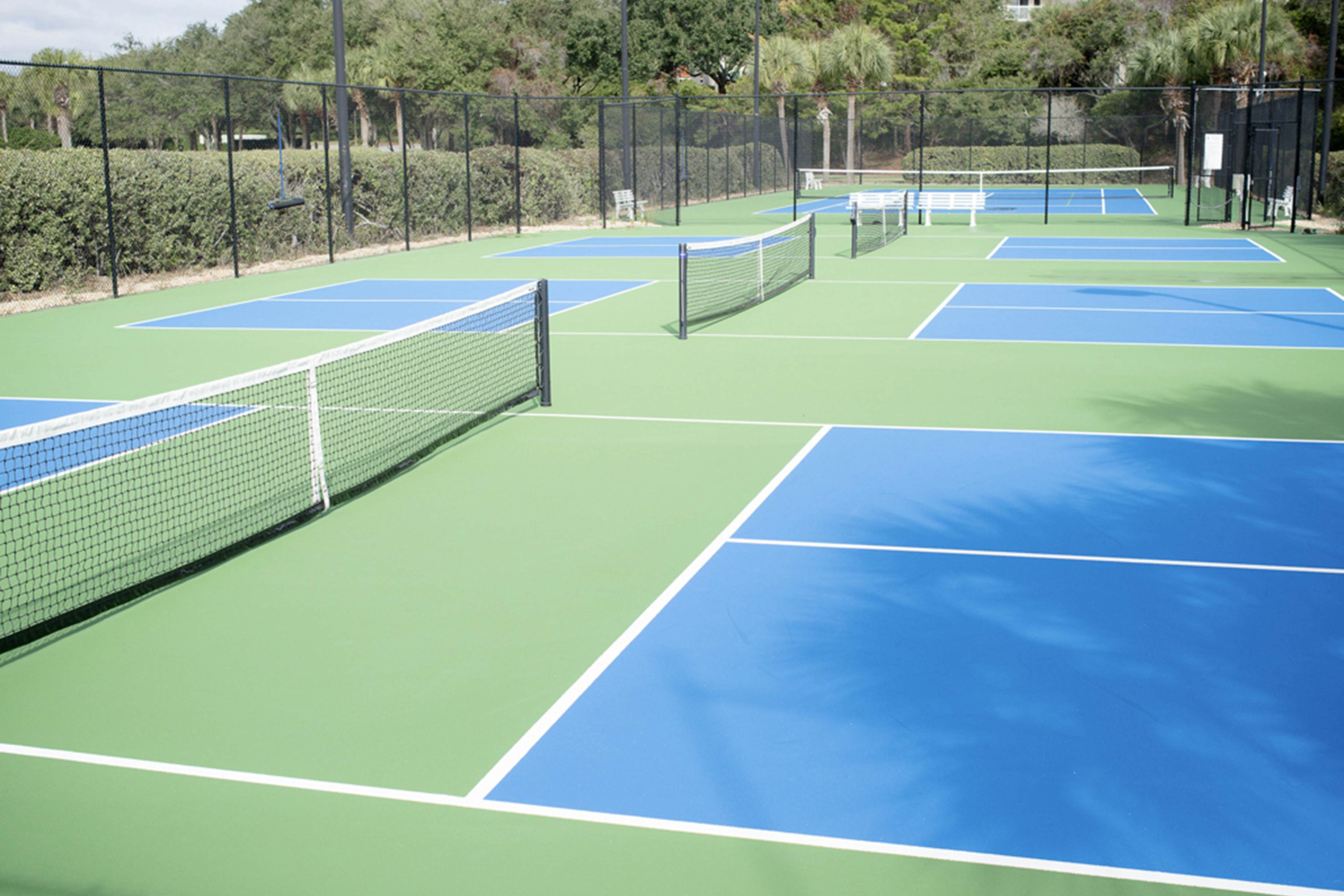 Gulf-Front Condo with Balcony Pools and Gym