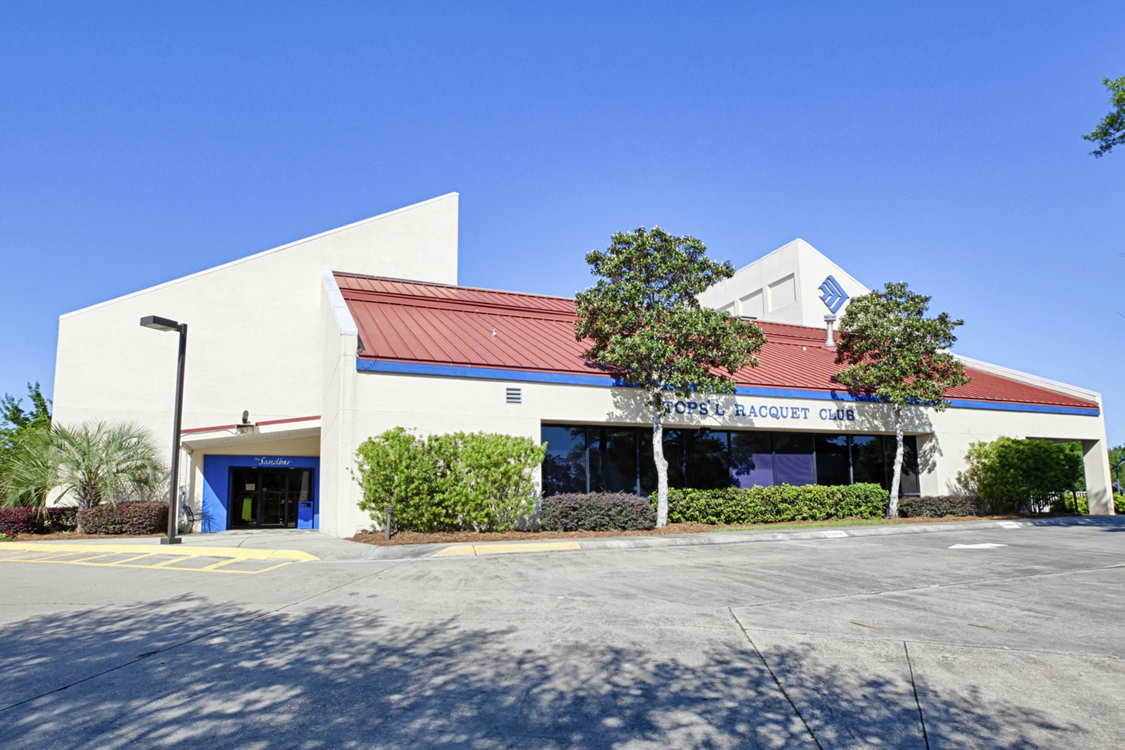 Gulf-Front Condo with Balcony Pools and Gym