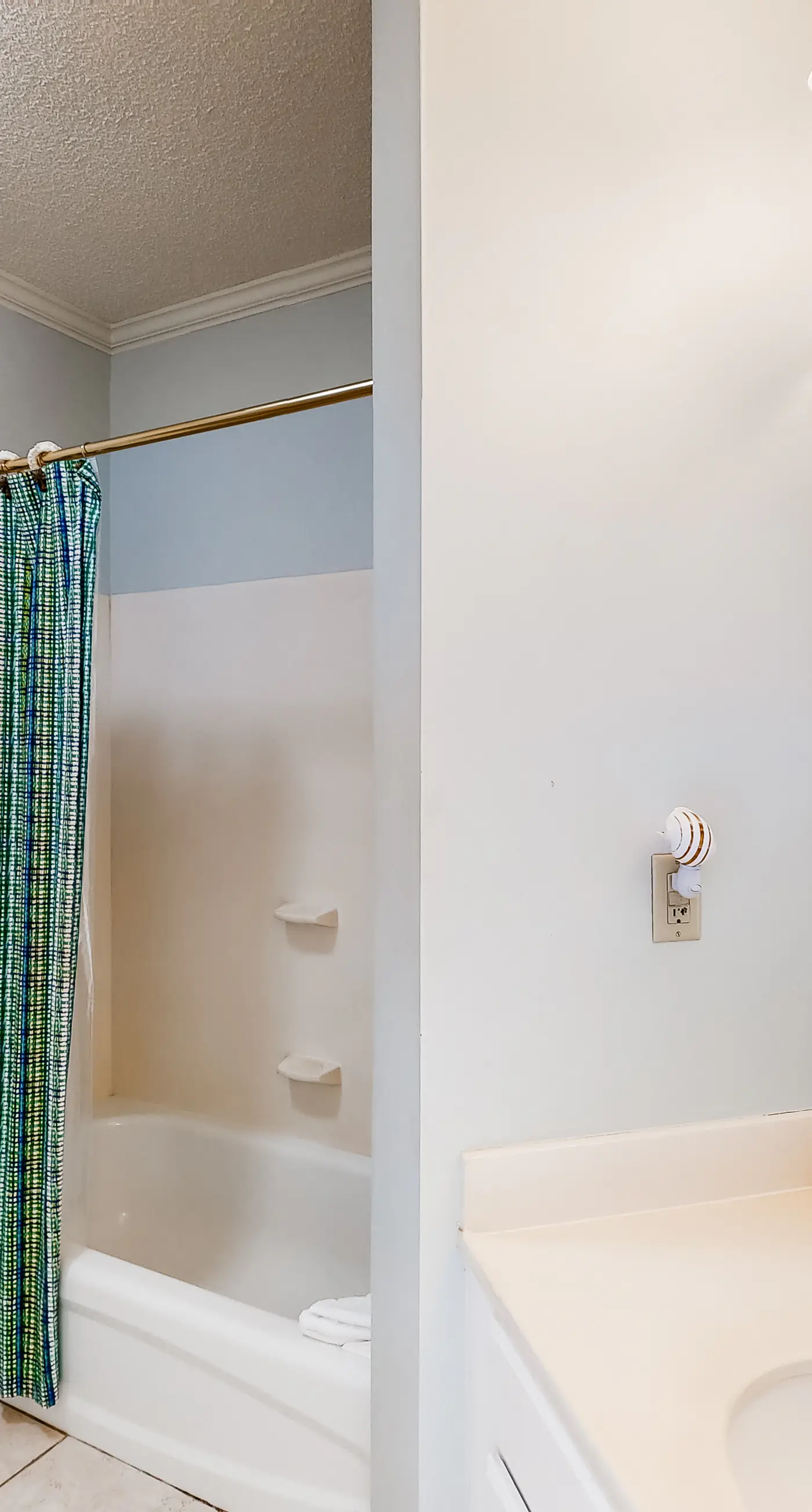 High-Floor Gulf-Front Condo with Balcony