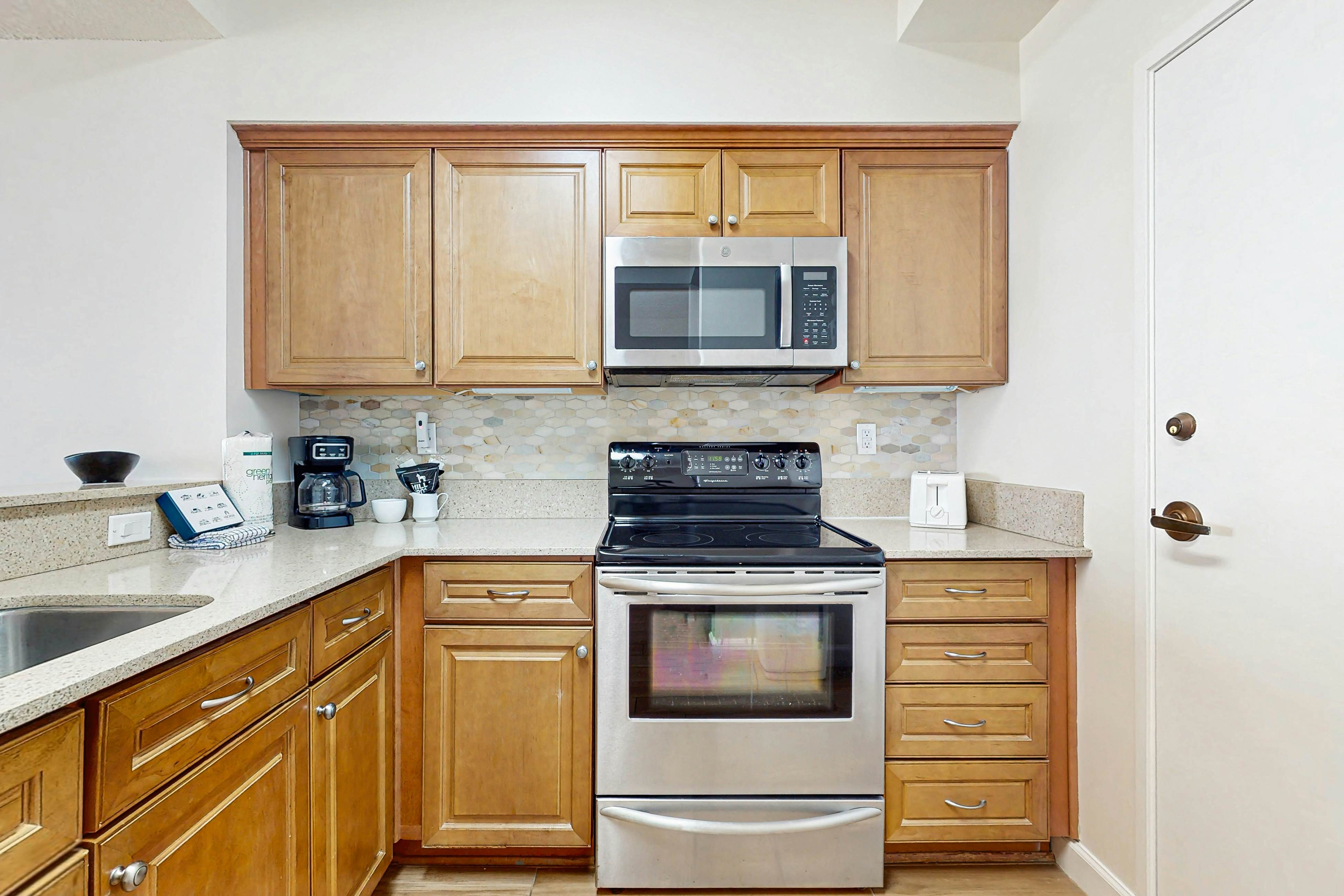 Gulf View Condo with Balcony Pools and Tennis