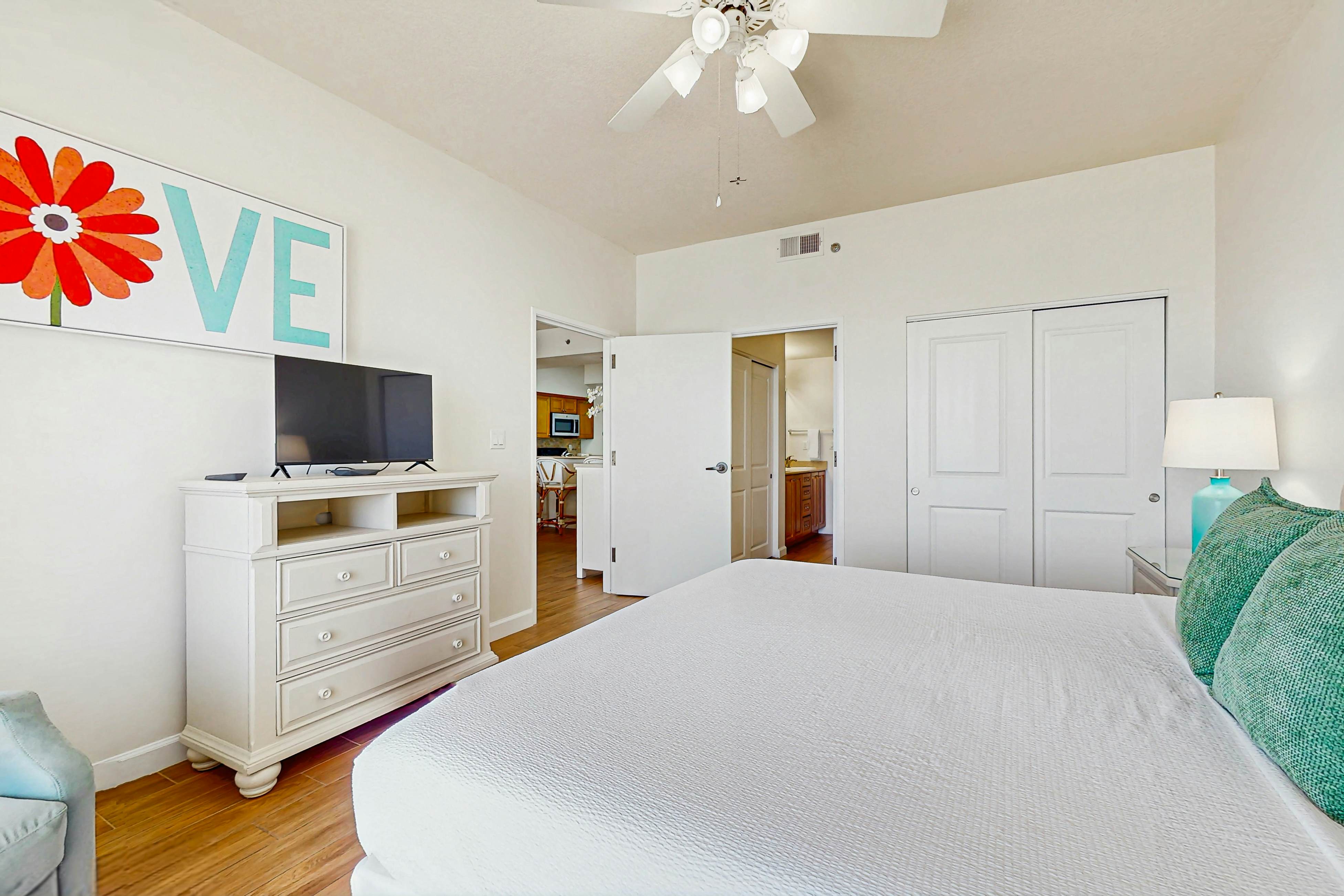 Gulf View Condo with Balcony Pools and Tennis