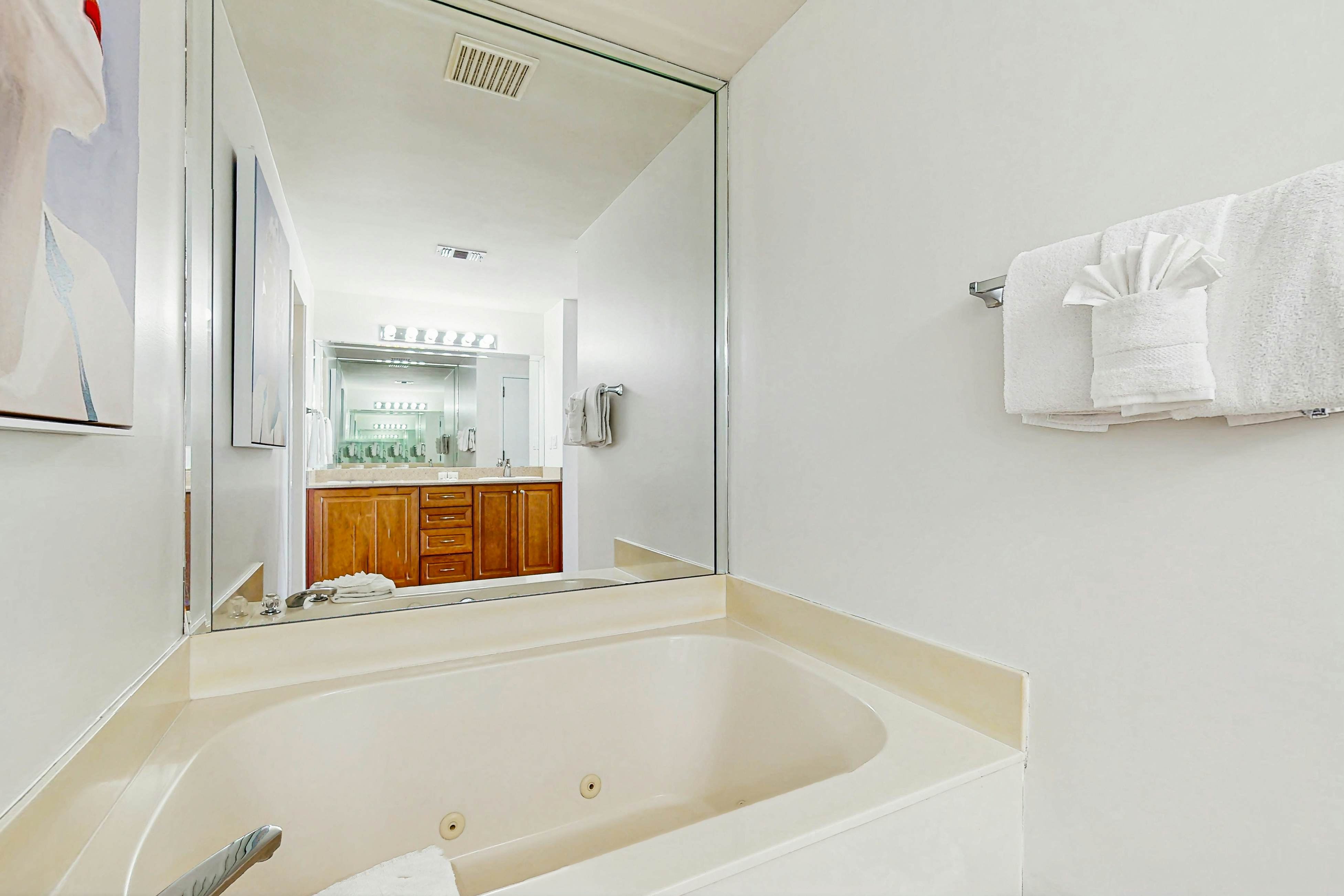 Gulf View Condo with Balcony Pools and Tennis