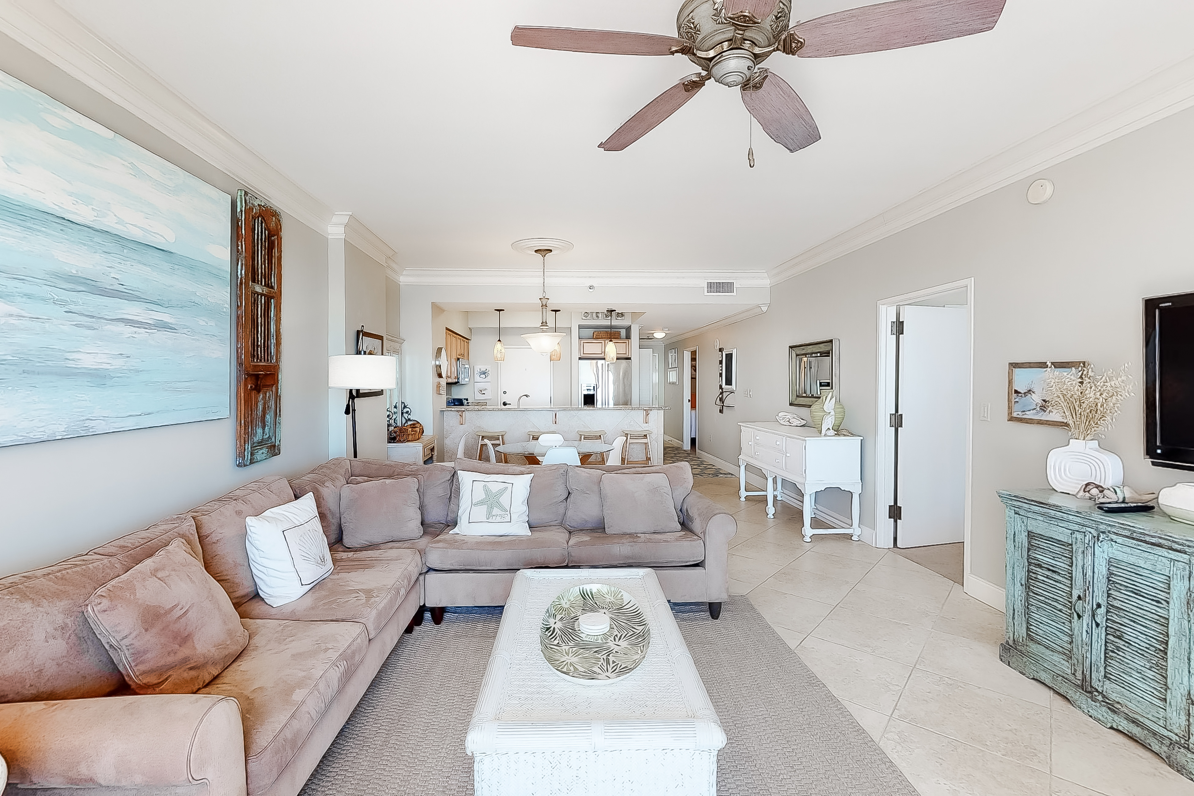 Upscale Gulf-Front Condo with Pools and Tennis