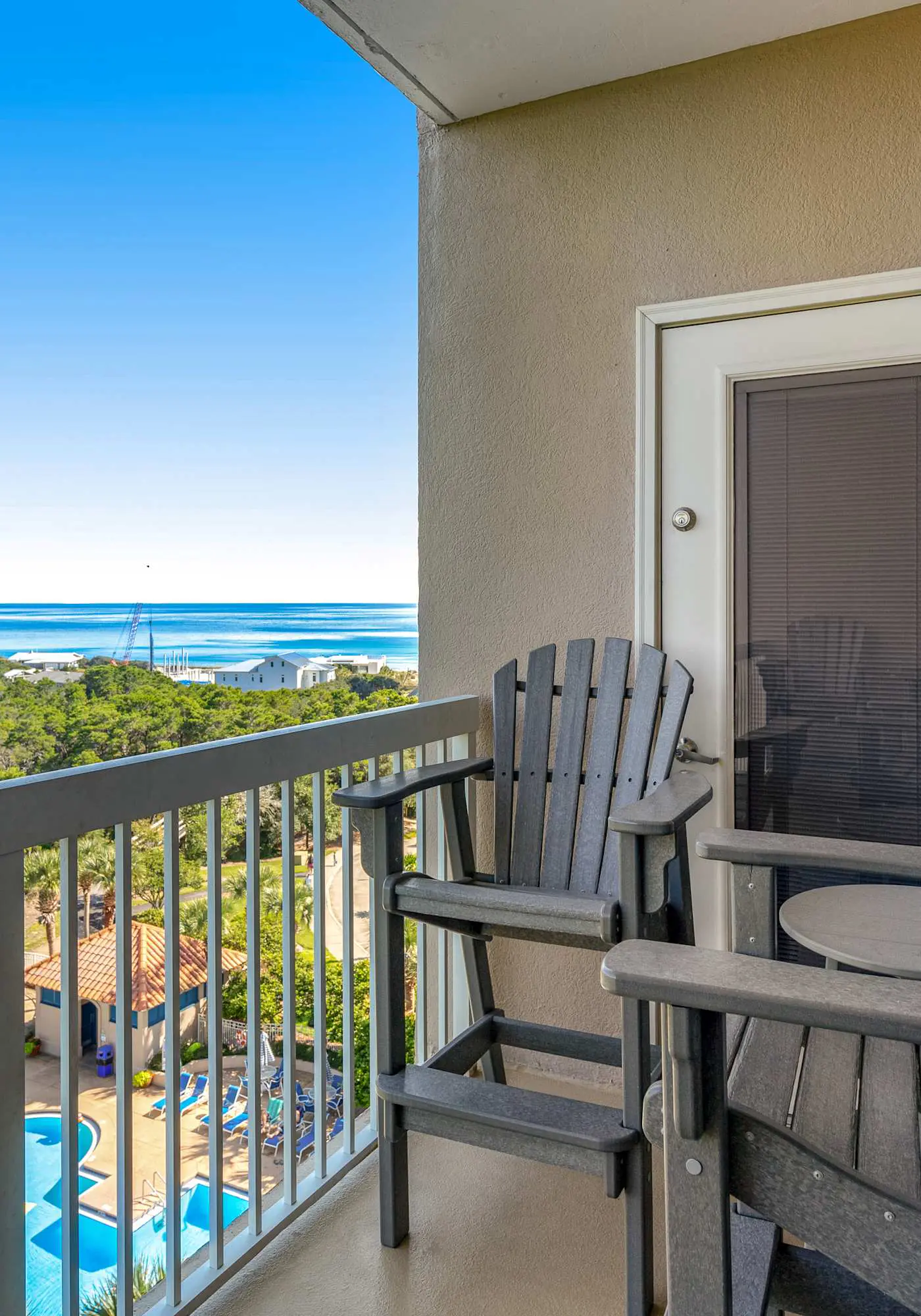 Shoreline views, private balcony retreat