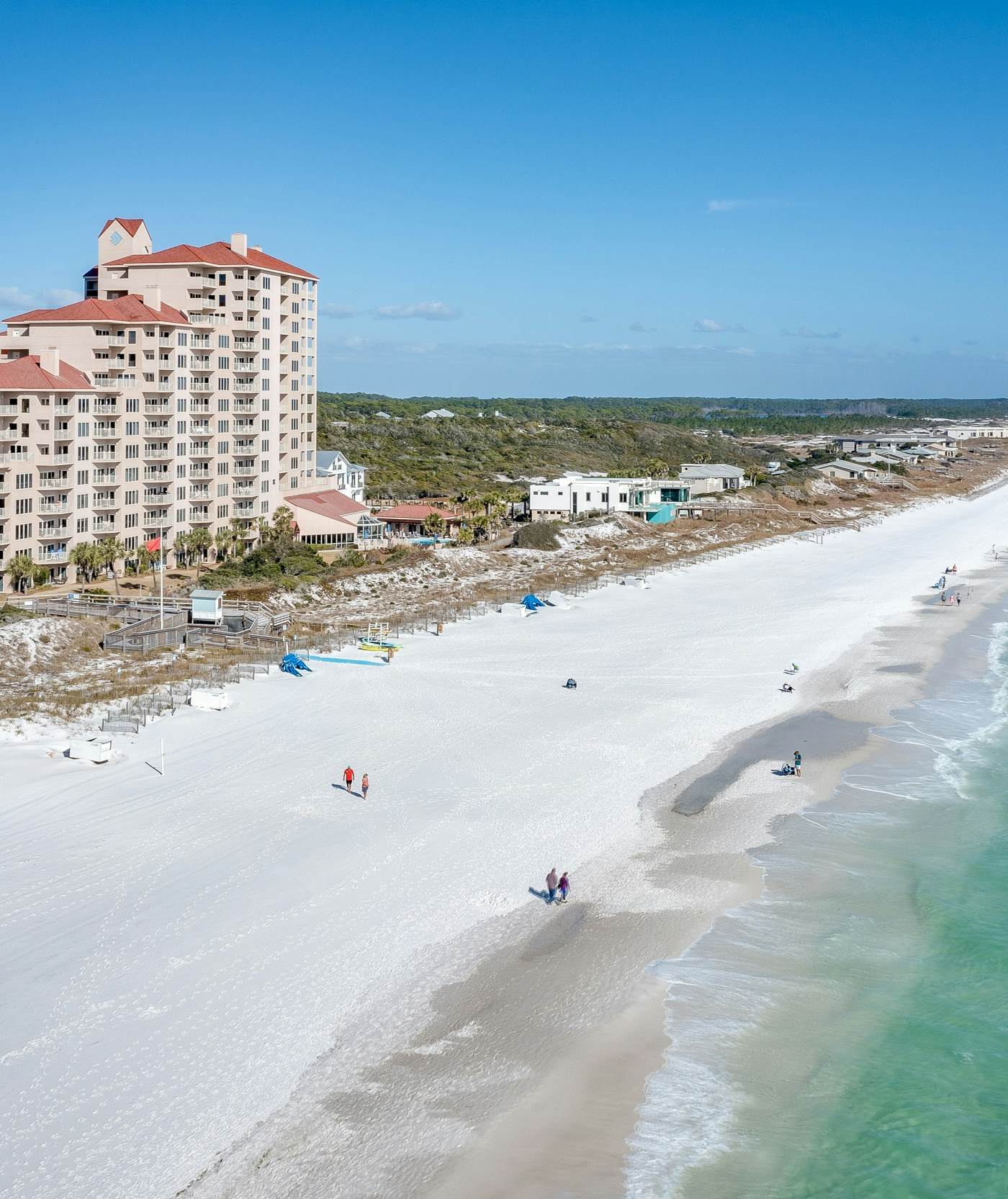 Elegant 9th-Floor Condo with Pools and Gym