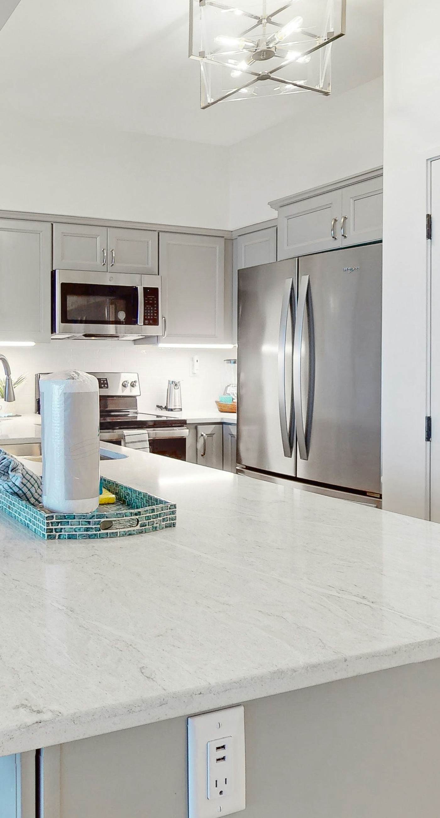 Elegant 9th-Floor Condo with Pools and Gym