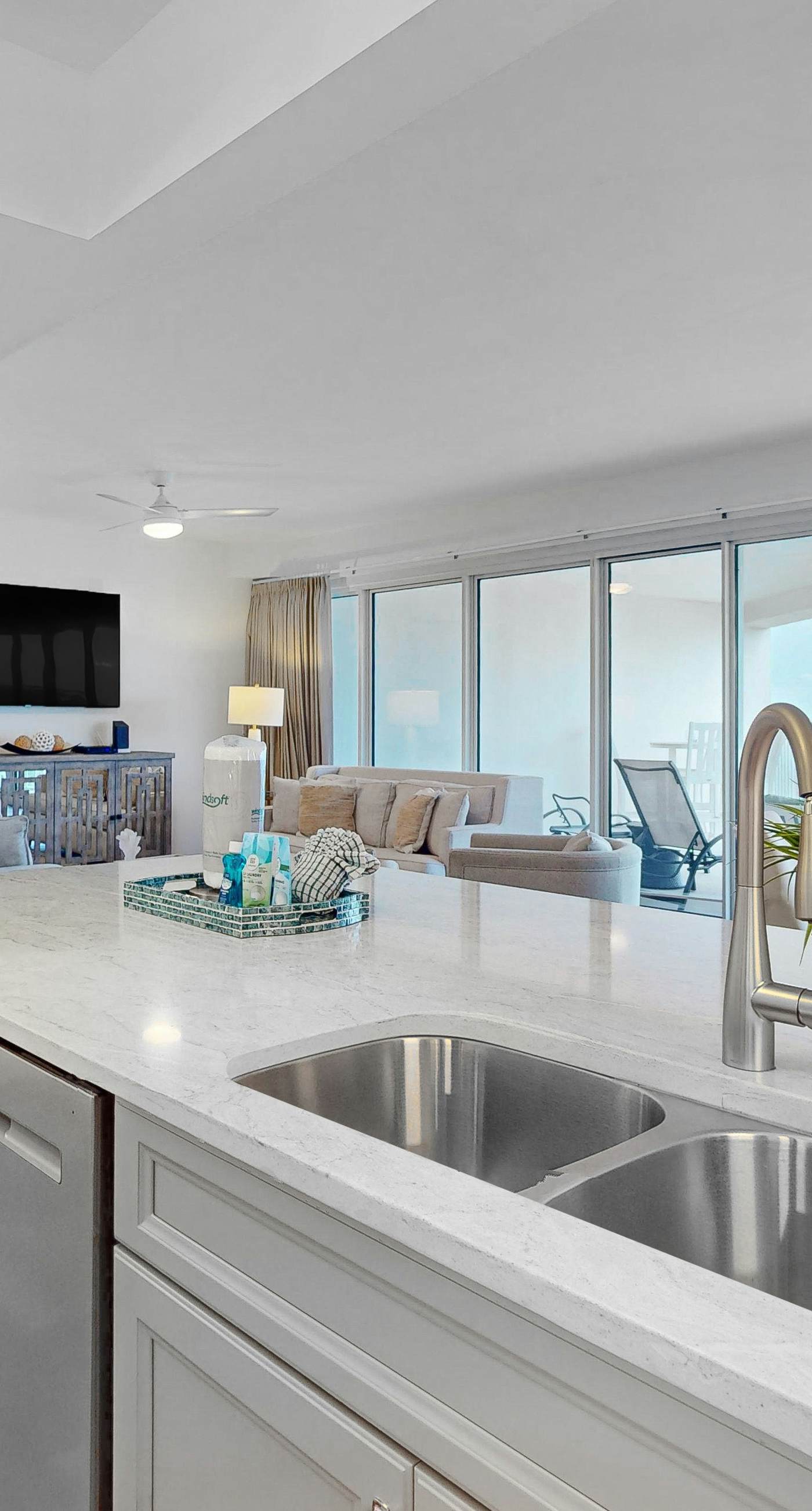 Elegant 9th-Floor Condo with Pools and Gym