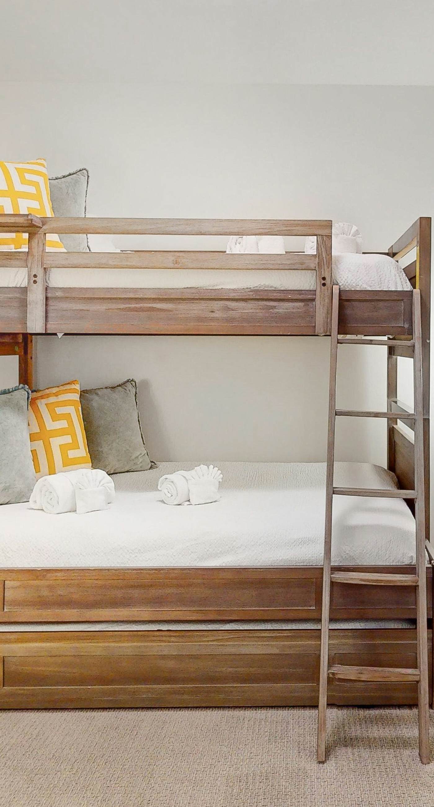 Elegant 9th-Floor Condo with Pools and Gym