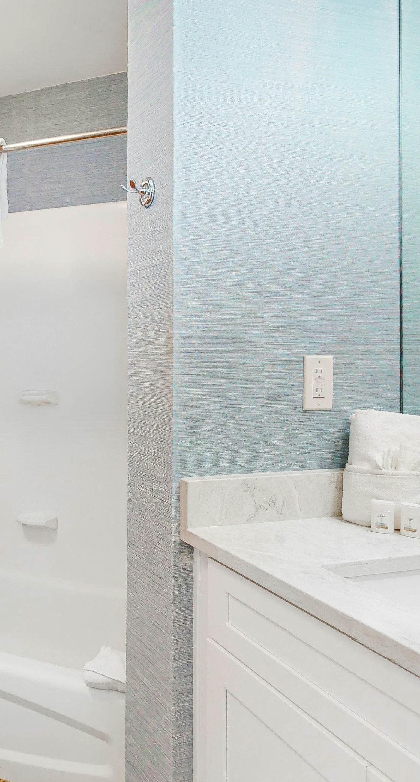 Elegant 9th-Floor Condo with Pools and Gym