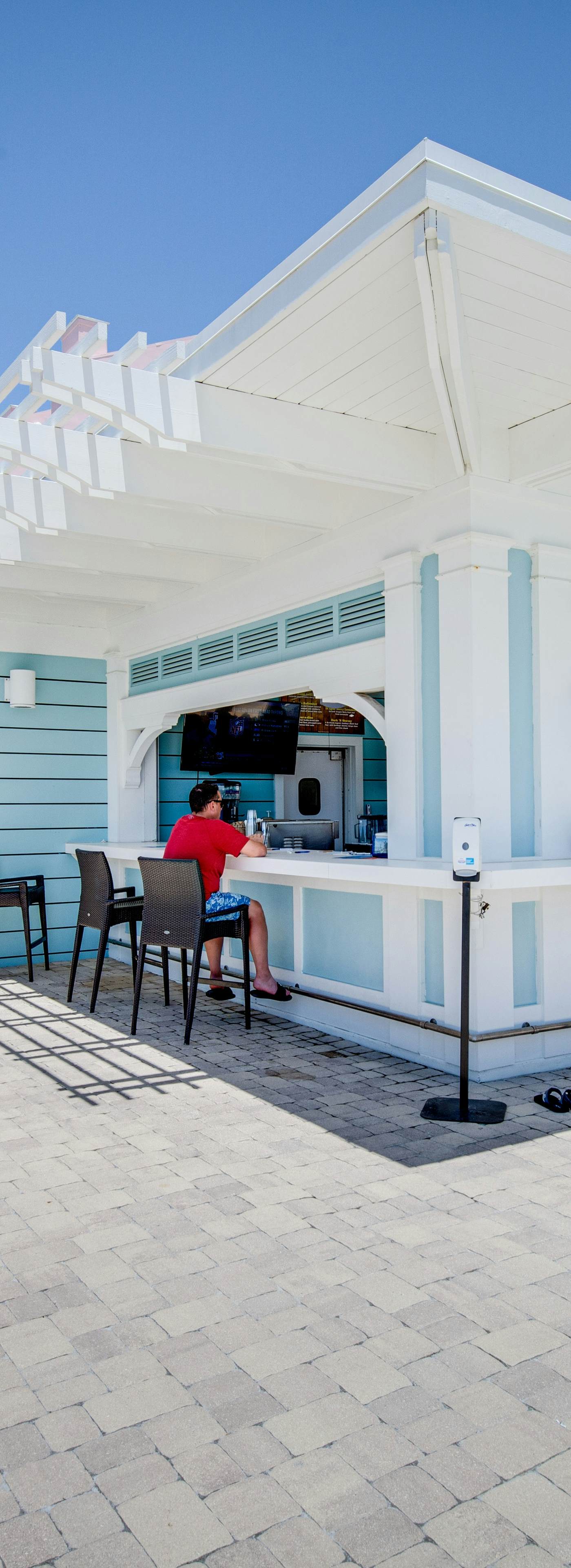 Elegant 9th-Floor Condo with Pools and Gym