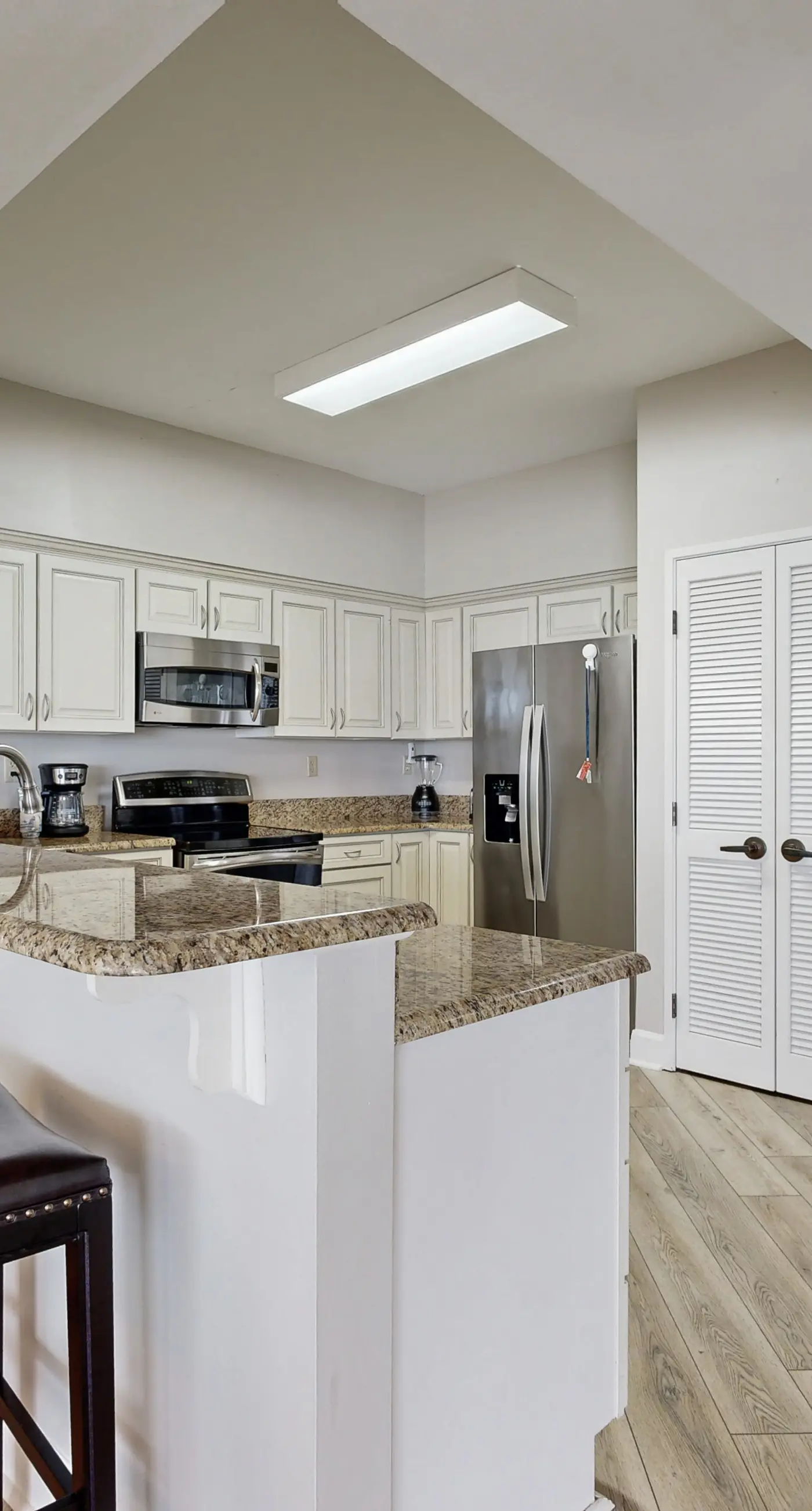 3BR beachfront condo with Gulf views