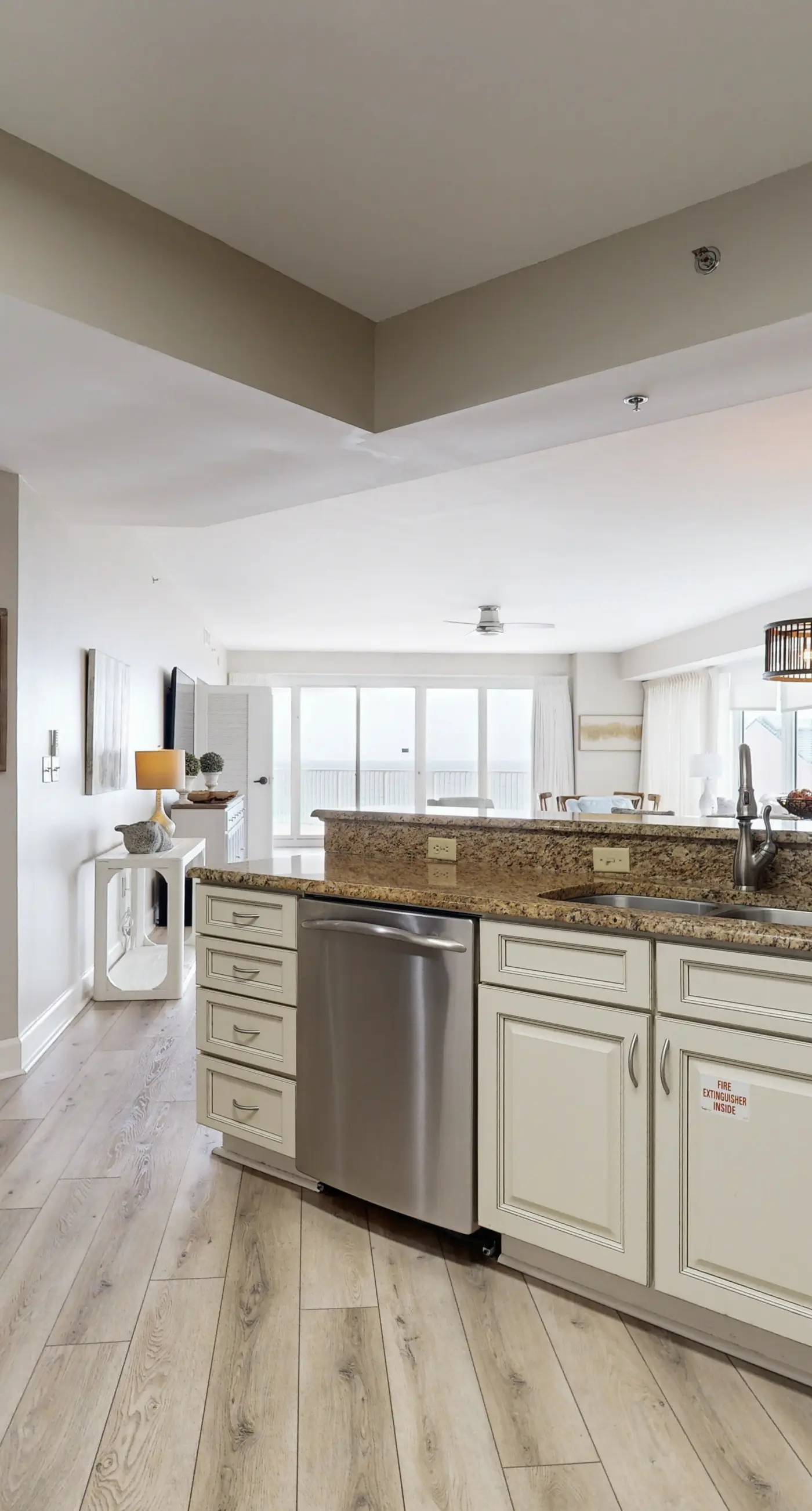 3BR beachfront condo with Gulf views