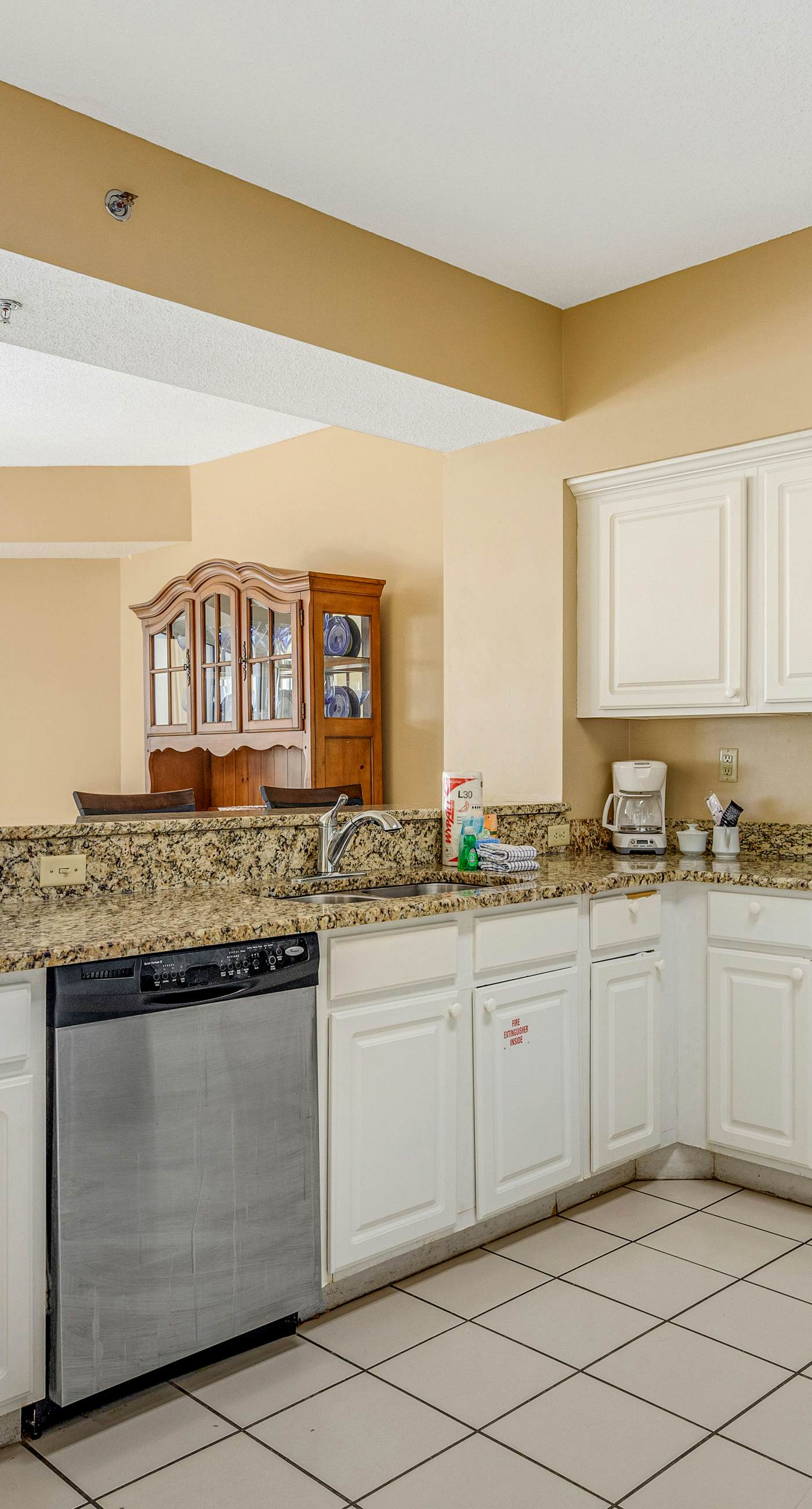 Bright Beachfront Condo with Pool and Balcony