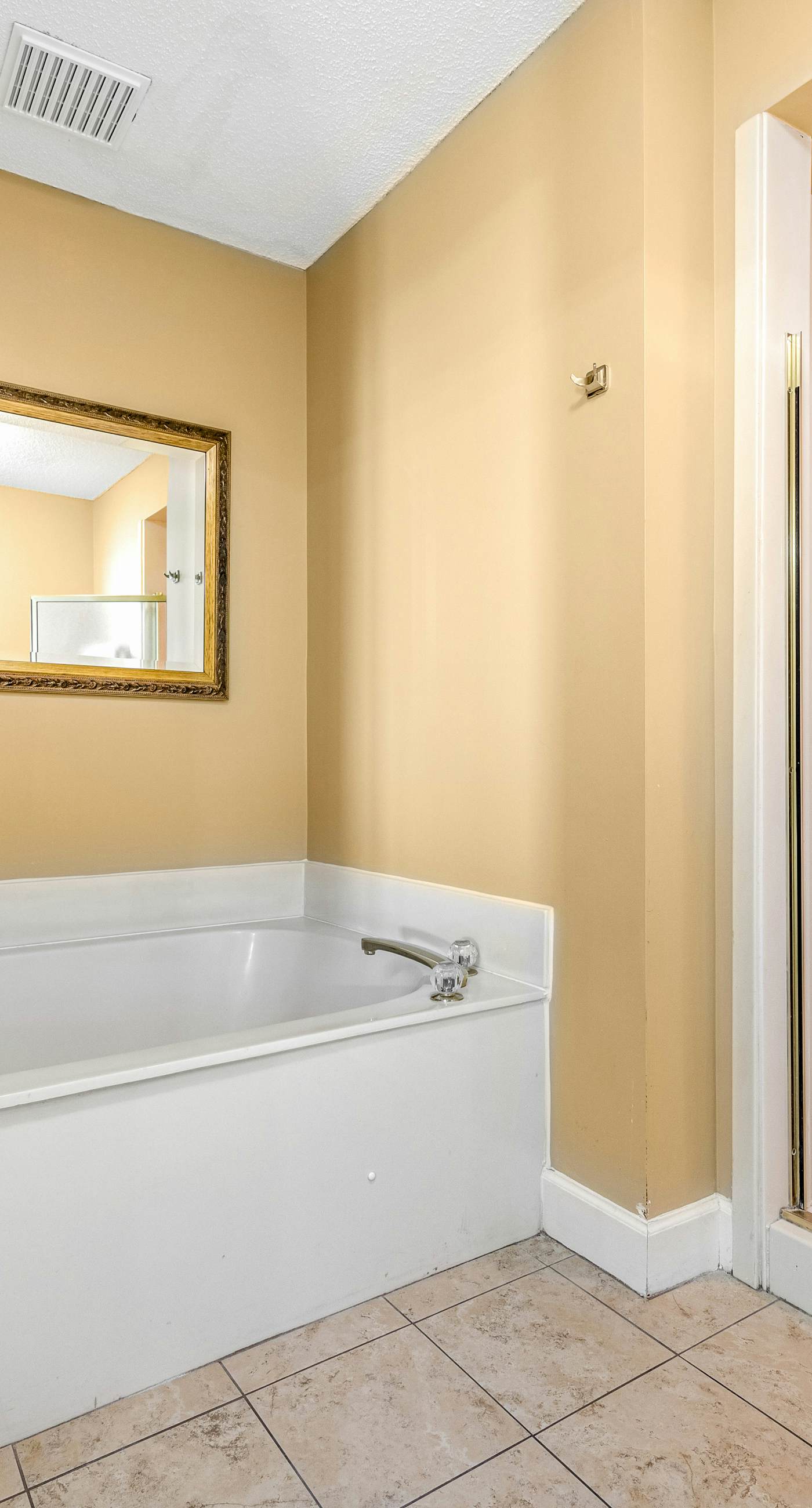 Bright Beachfront Condo with Pool and Balcony