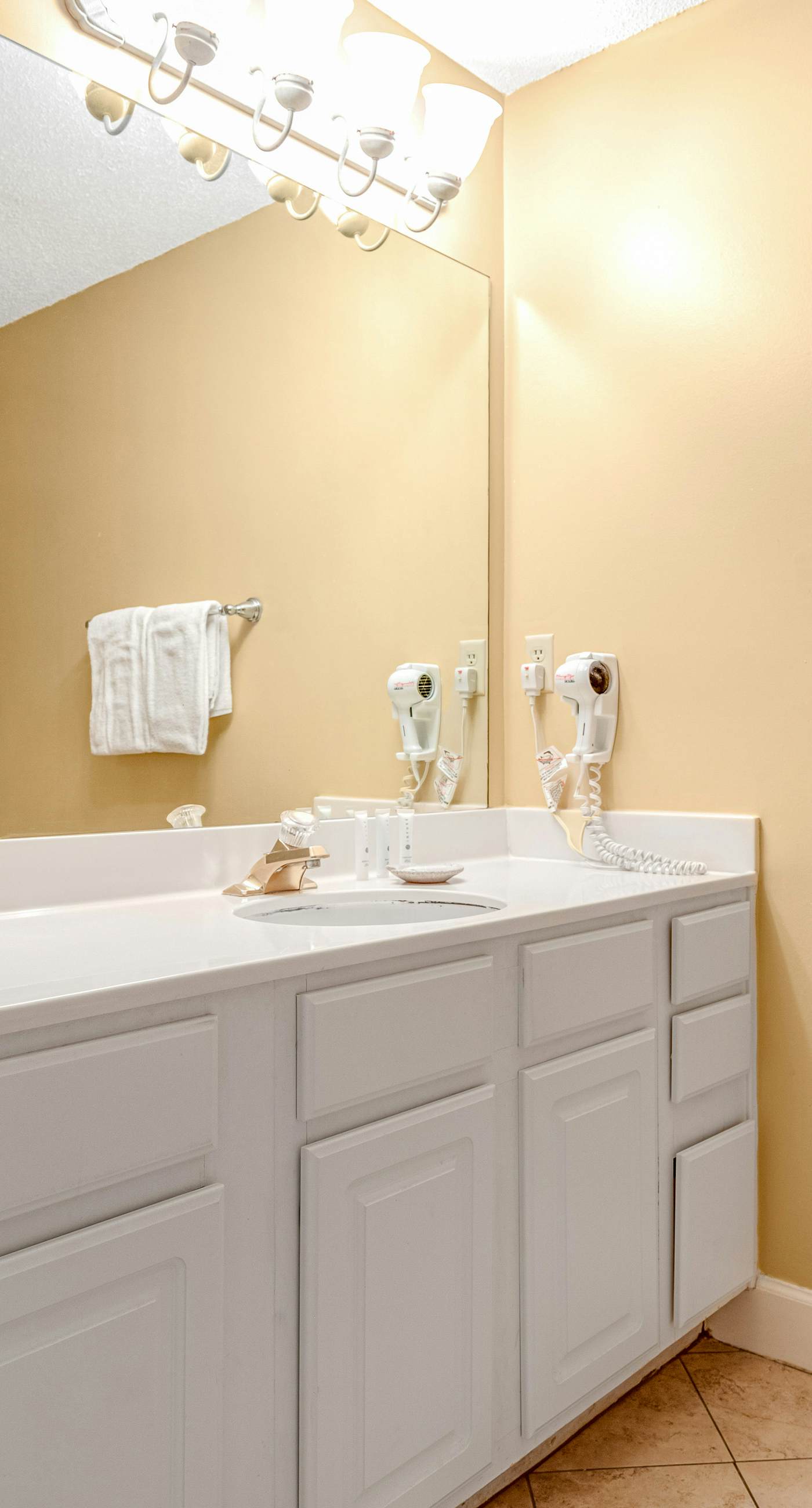 Bright Beachfront Condo with Pool and Balcony