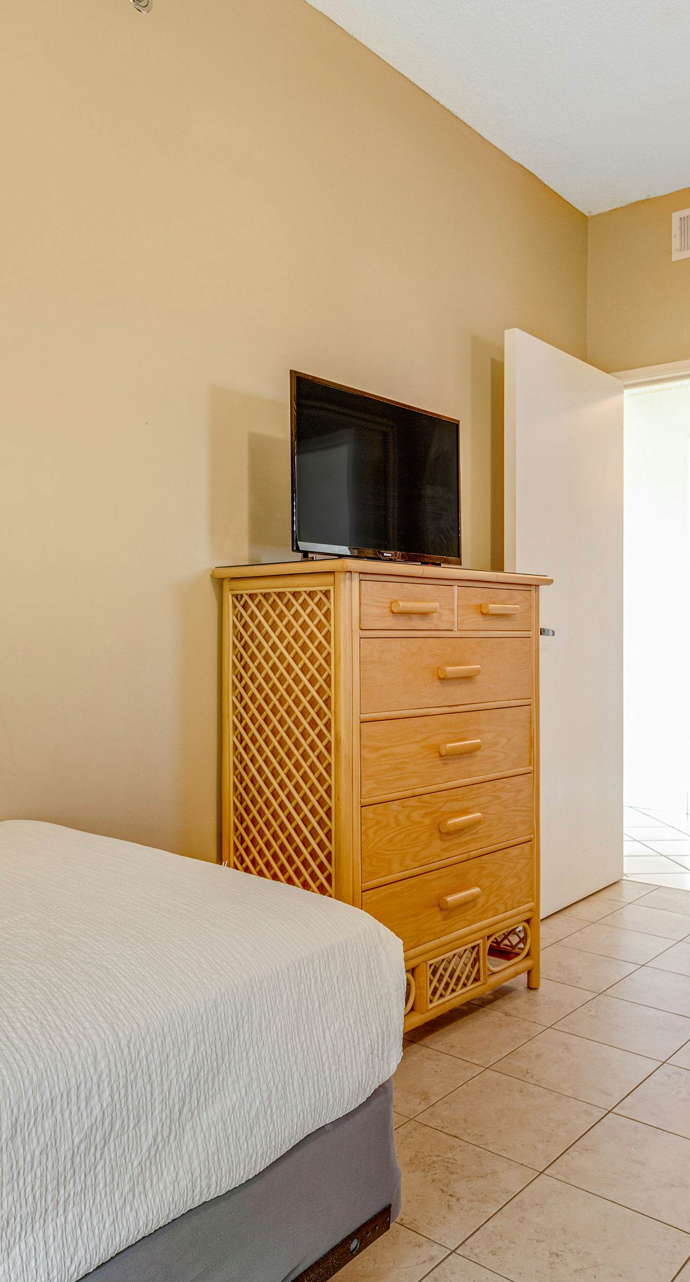 Bright Beachfront Condo with Pool and Balcony