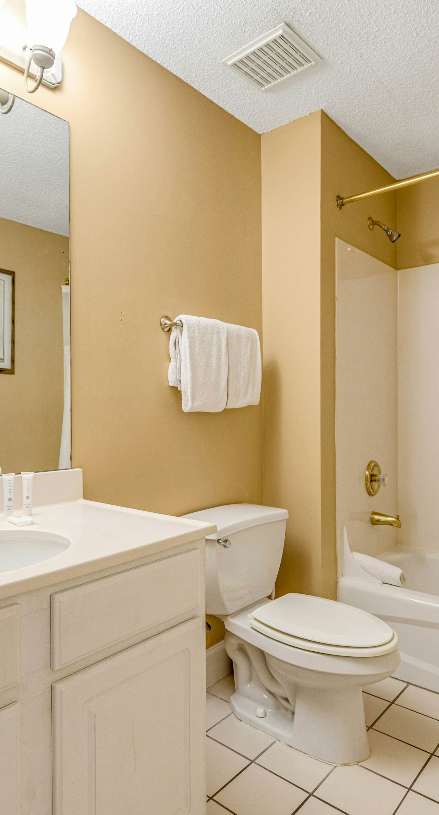 Bright Beachfront Condo with Pool and Balcony