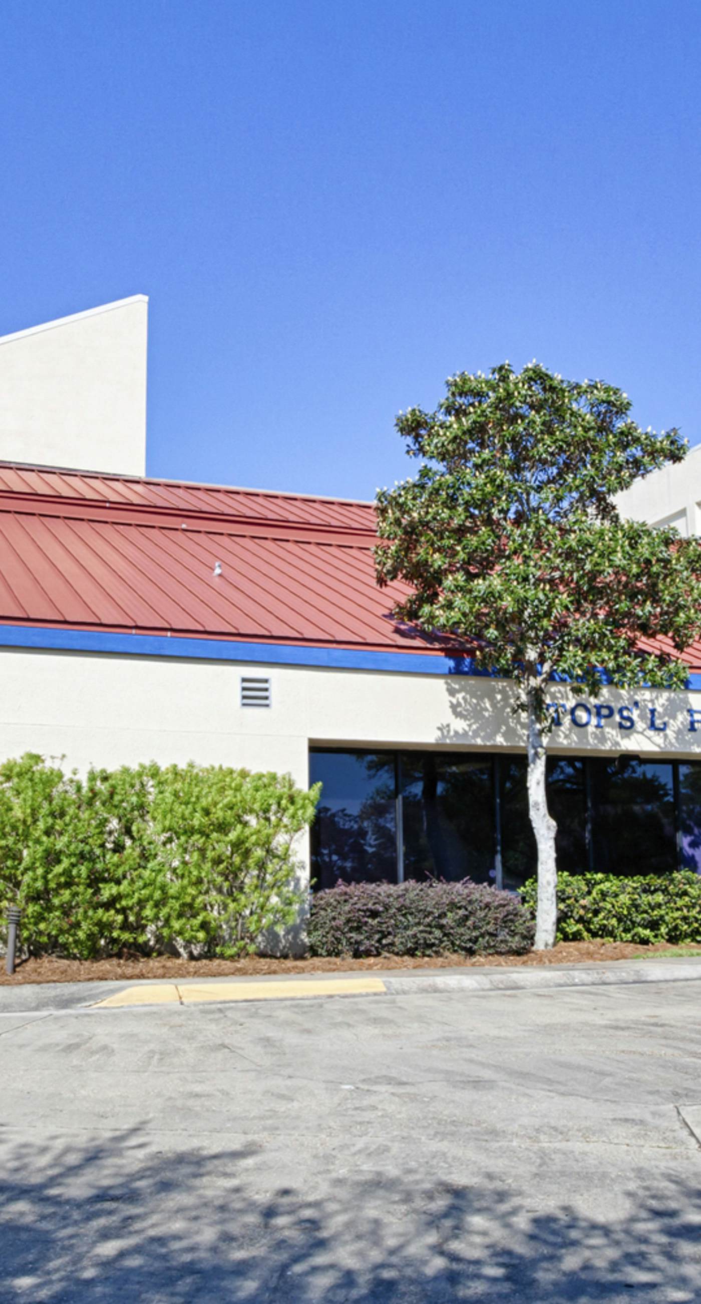 Bright Beachfront Condo with Pool and Balcony